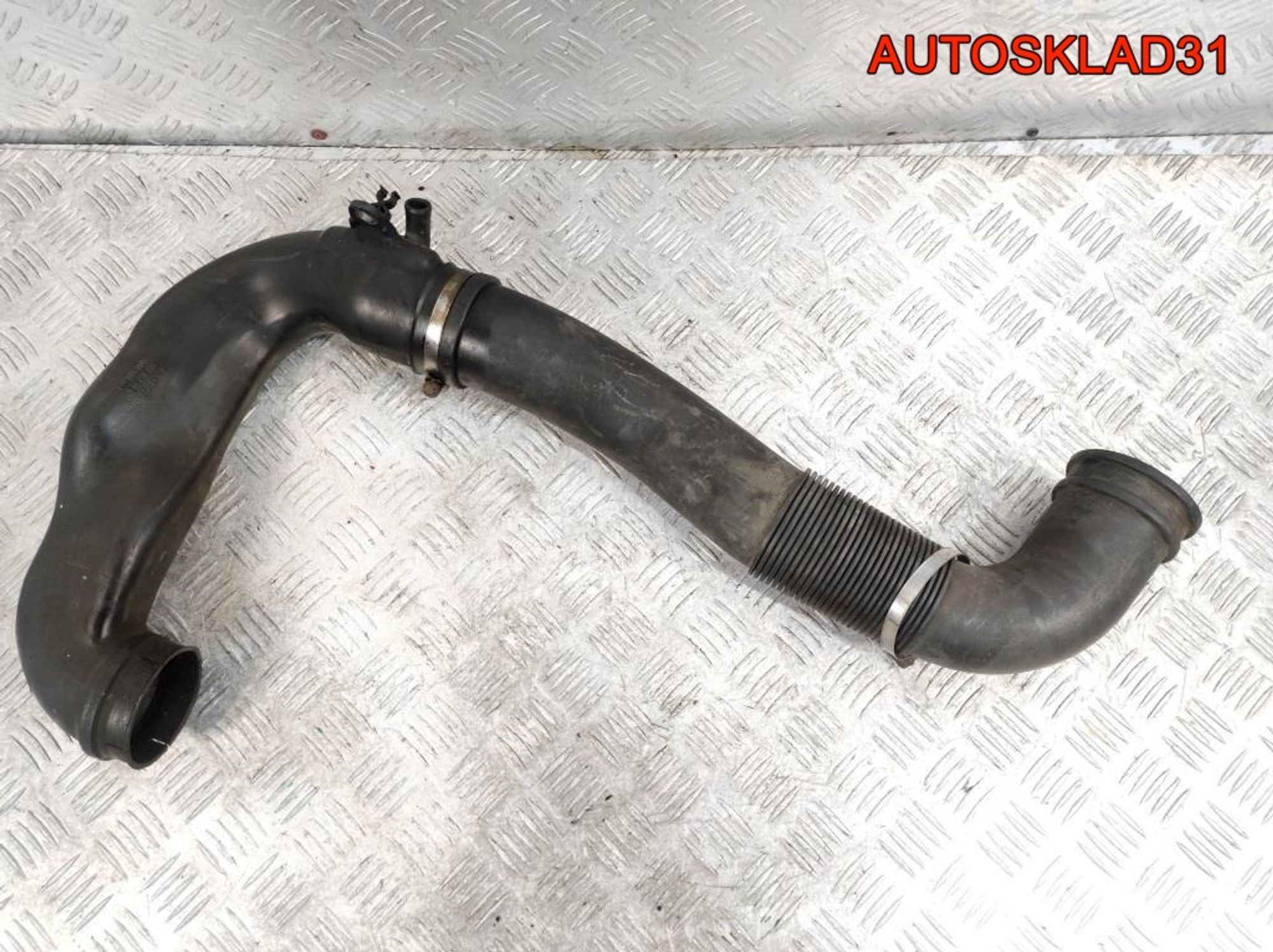 Патрубок воздушного фильтра Opel Astra H 55559548, 1000 рублей, Дубовое