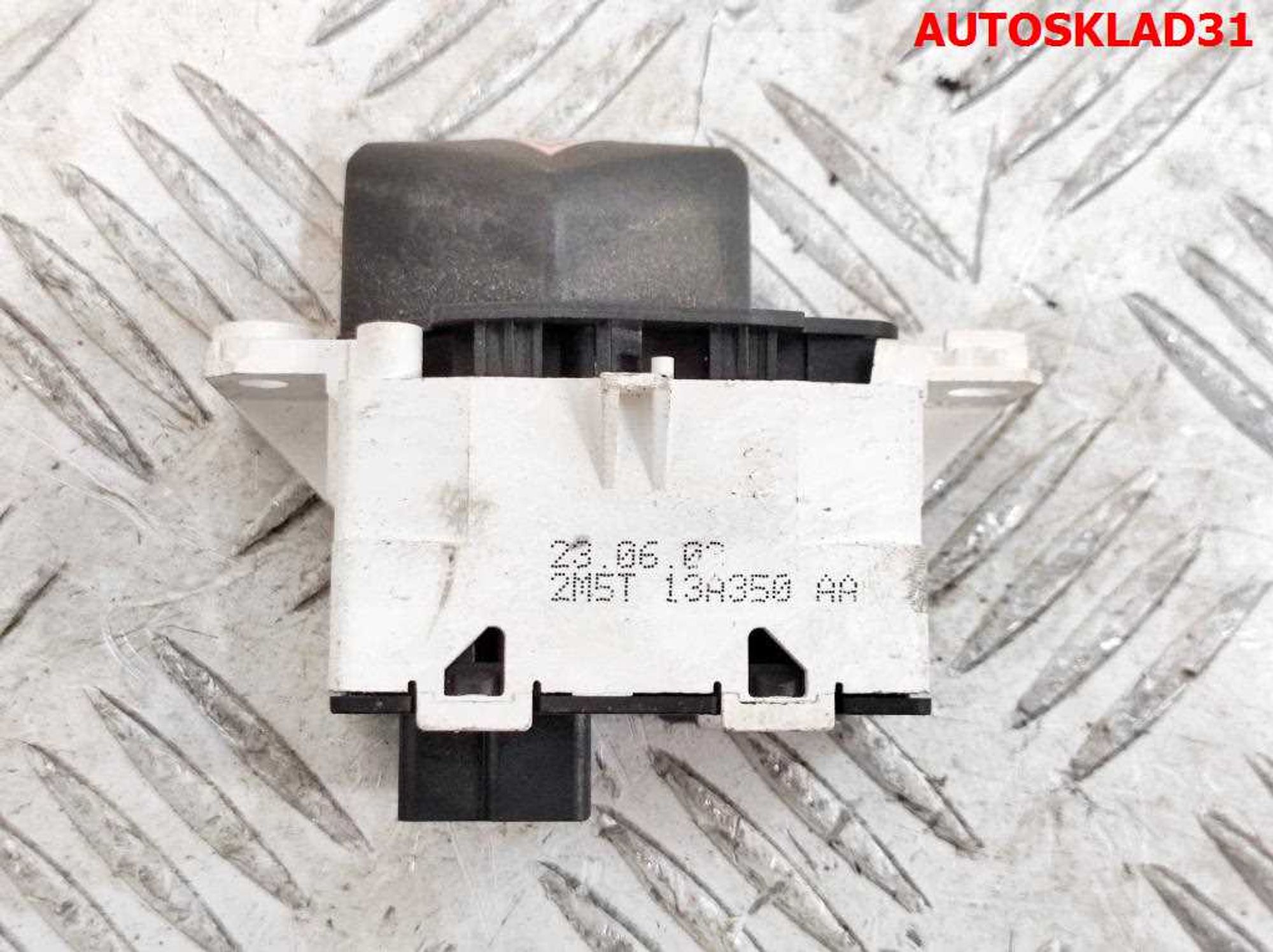 Кнопка аварийной сигнализации Ford Focus 1 2M5T13A350AA, 600 рублей, Дубовое