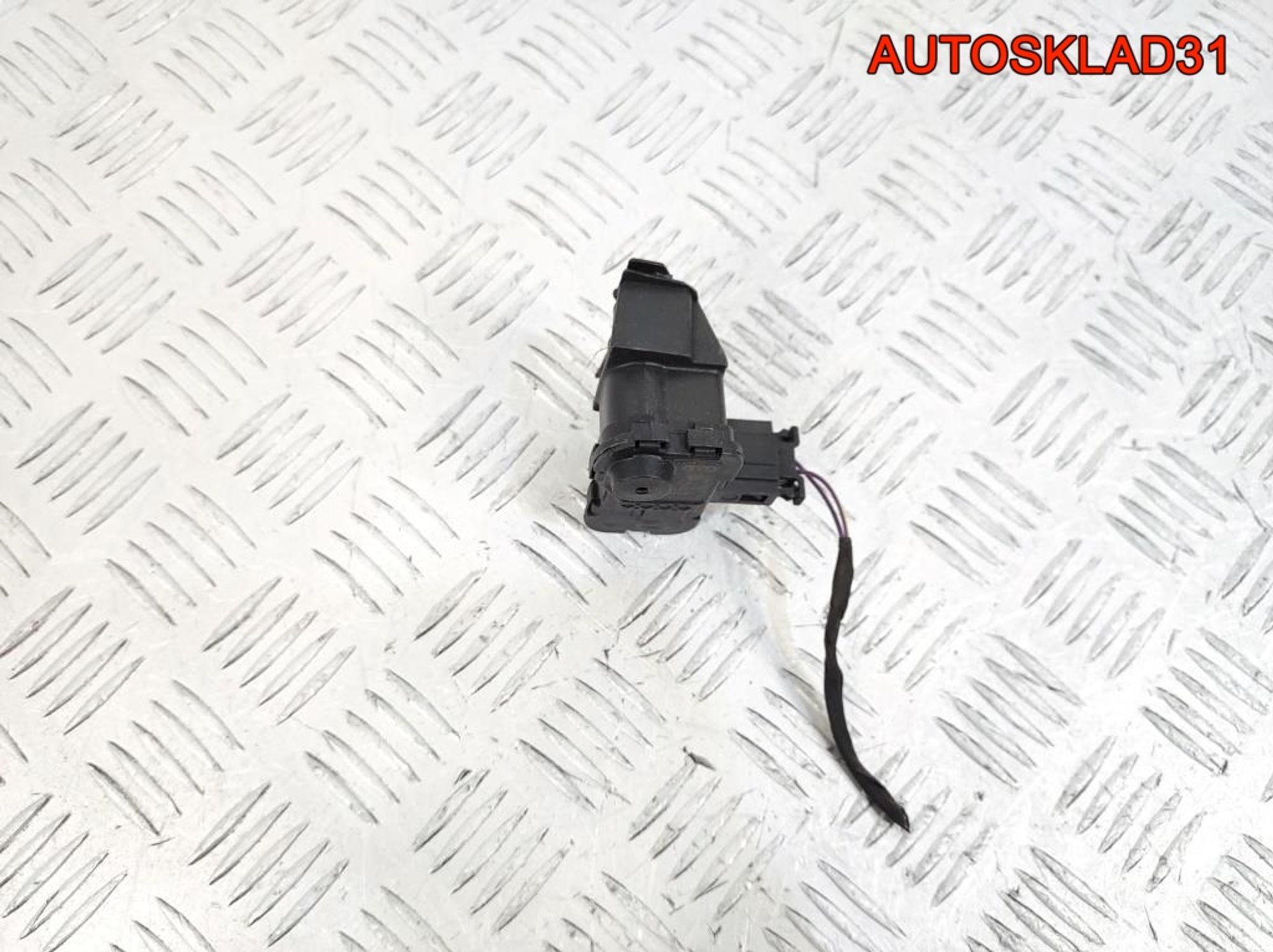 Активатор замка бензобака Skoda Fabia 3 7P0810773D, 1700 рублей, Дубовое