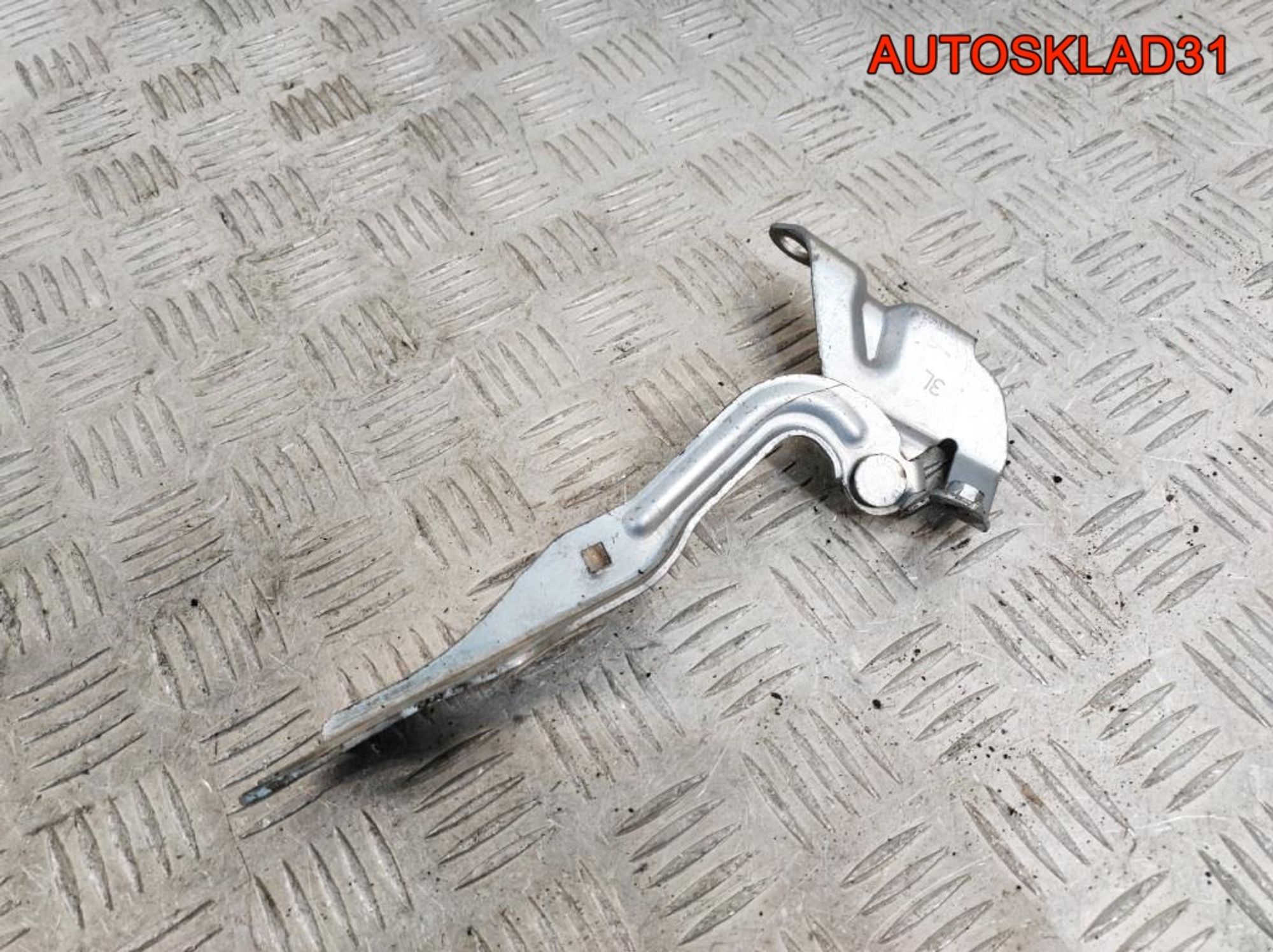 Петля капота левая Mazda 3 BK B32H52420A Хетчбэк, 900 рублей, Дубовое