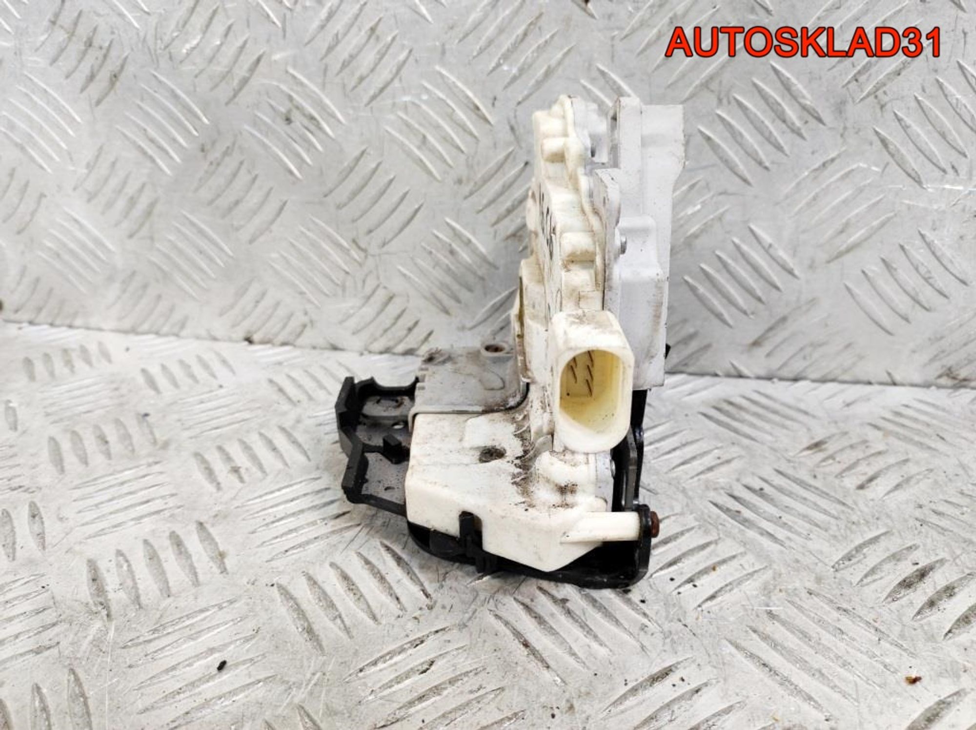 Замок двери передней правой Audi A6 C6 4F1837016, 4500 рублей, Дубовое