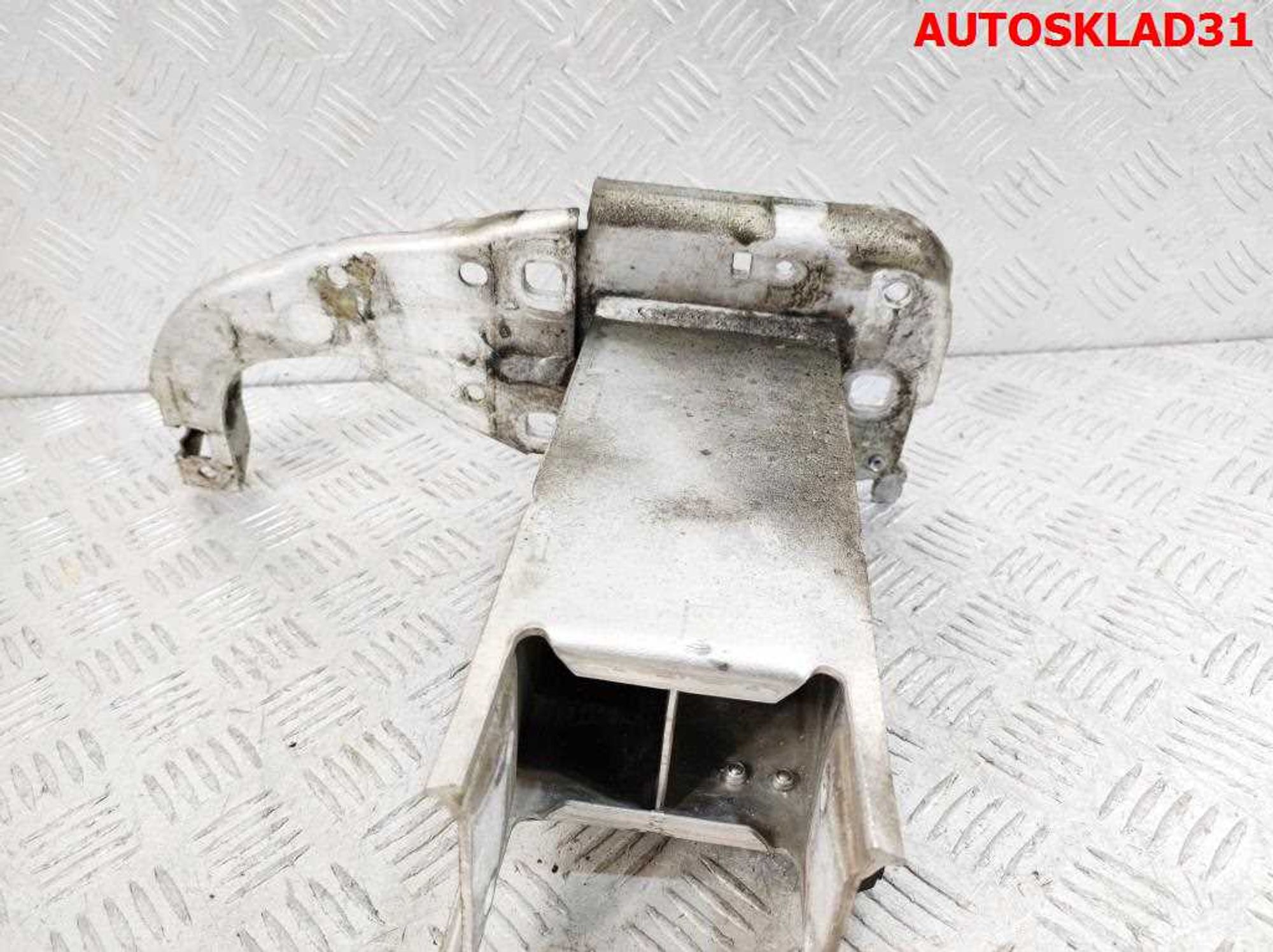 Кронштейн усилителя переднего бампера правый Audi A6 C7 4G 4G0807134F, 3000 рублей, Дубовое