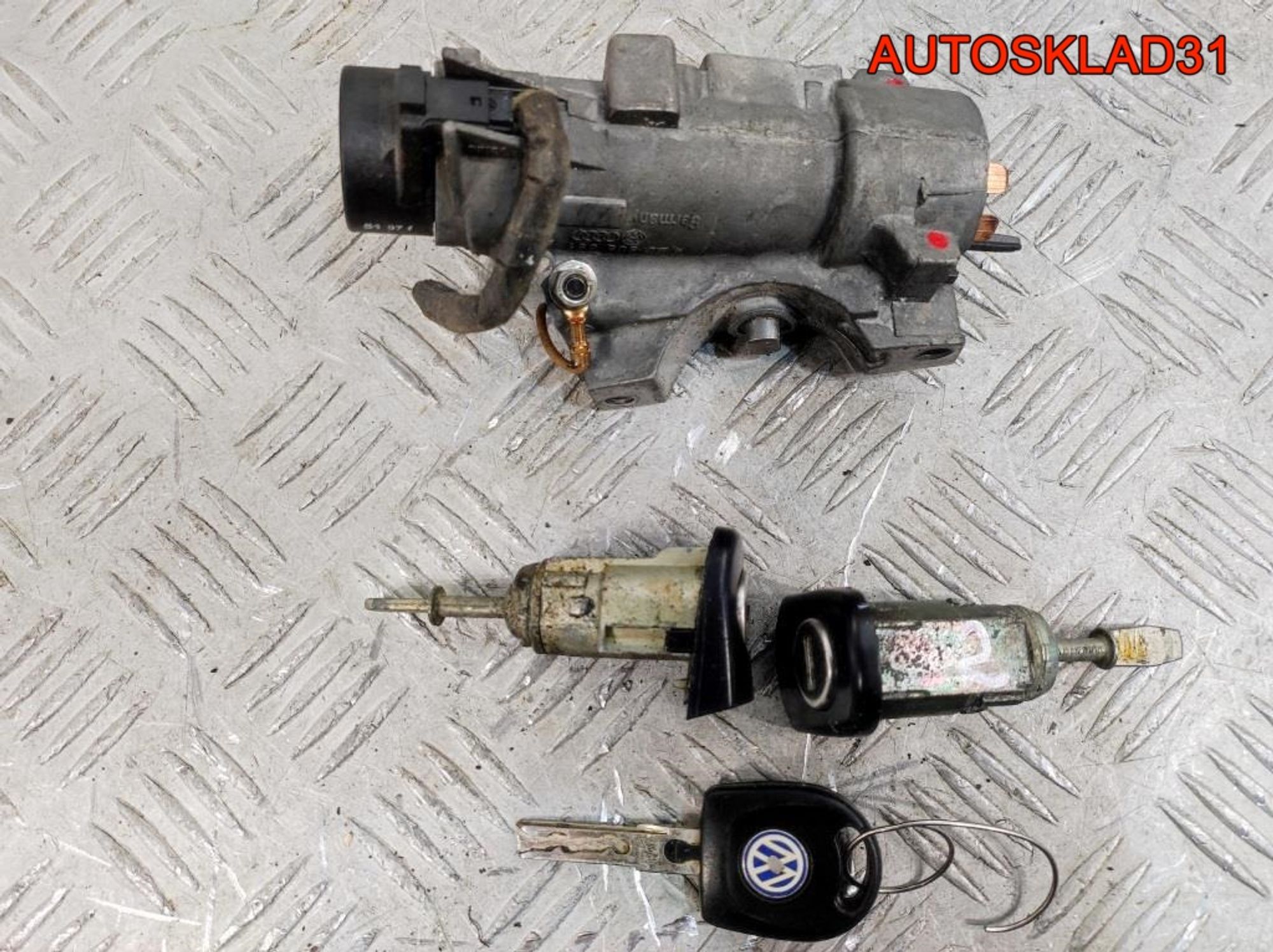 Комплект замок зажигания и личинки с ключом VW Golf 4  4B0905851B, 4500 рублей, Дубовое