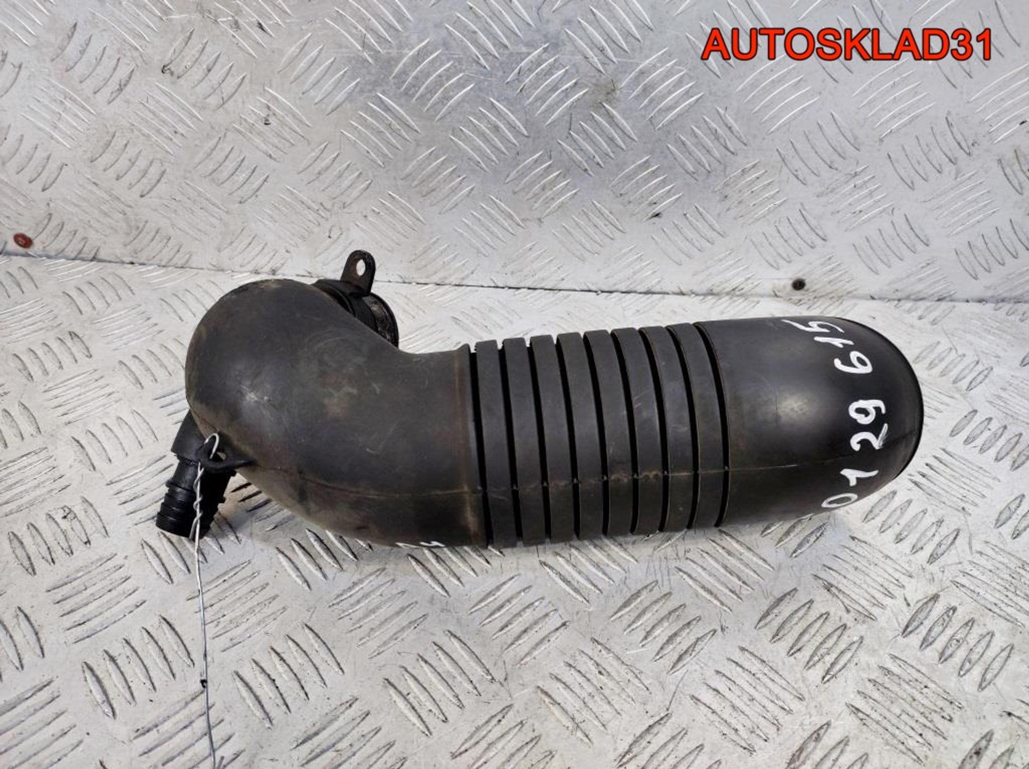 Патрубок воздушного фильтра Audi A4 B6 8E0129615, 1700 рублей, Дубовое