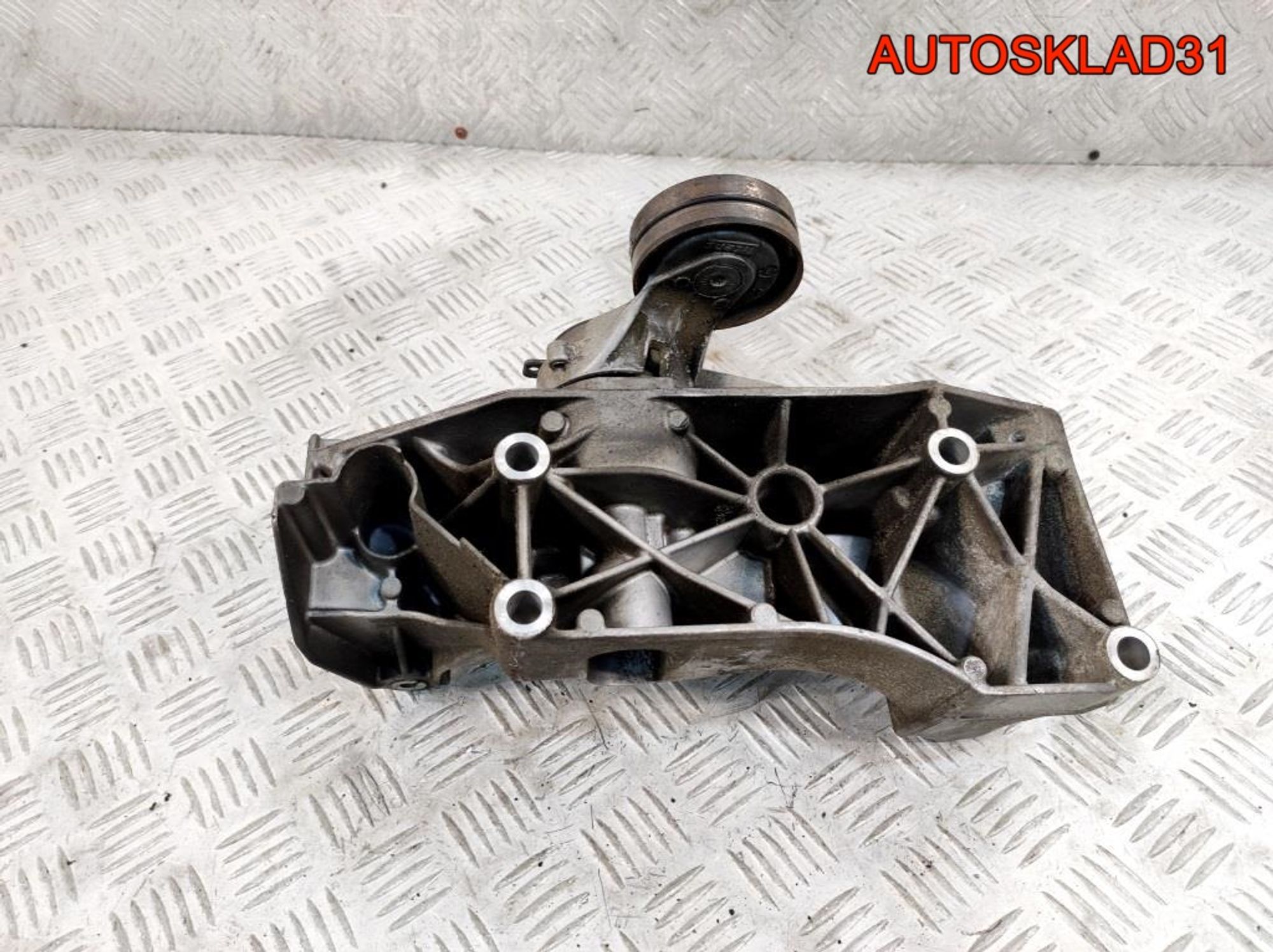 Кронштейн генератора VW Golf 4 1,6 BAD Бензин 032145169AD, 1800 рублей, Дубовое