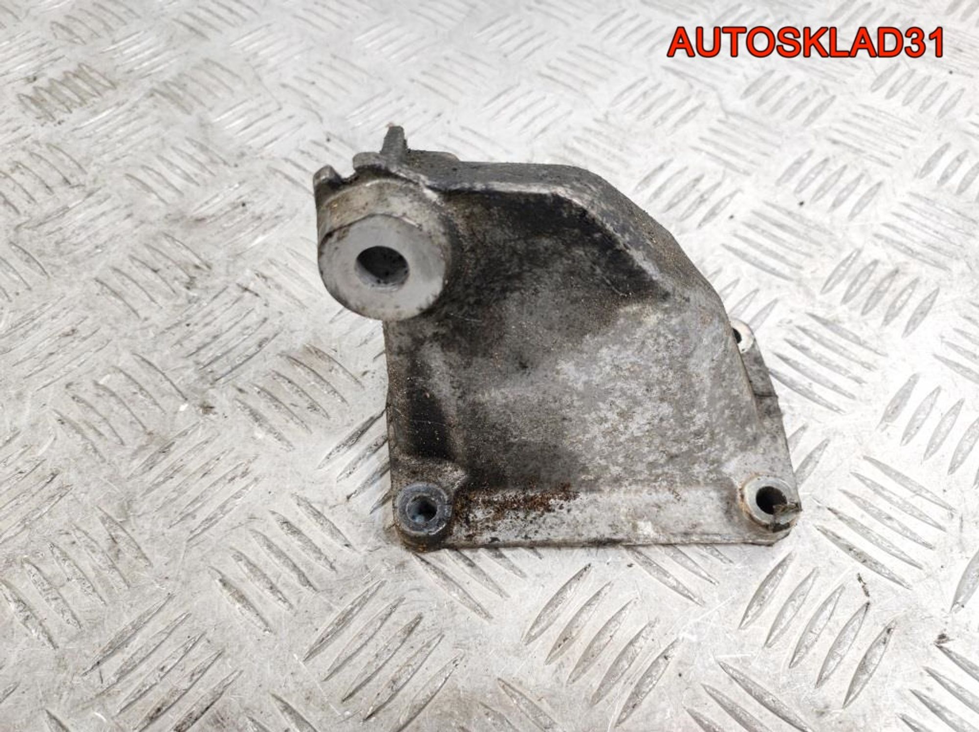 Кронштейн двигателя правый Mercedes W210 A1122231504, 500 рублей, Дубовое