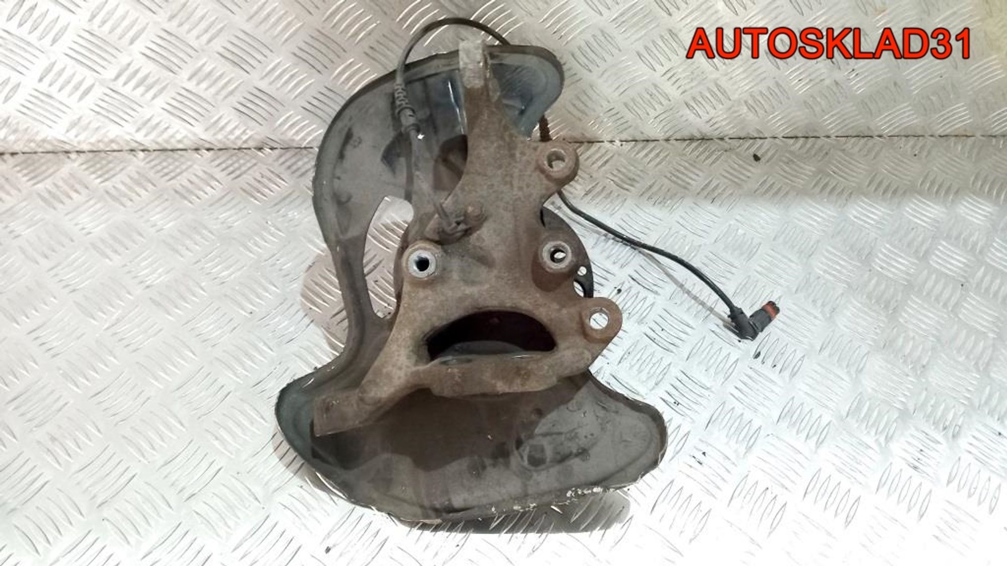 Кулак поворотный передний правый Комплект Mercedes-Benz W204 А2043320201, 3500 рублей, Дубовое