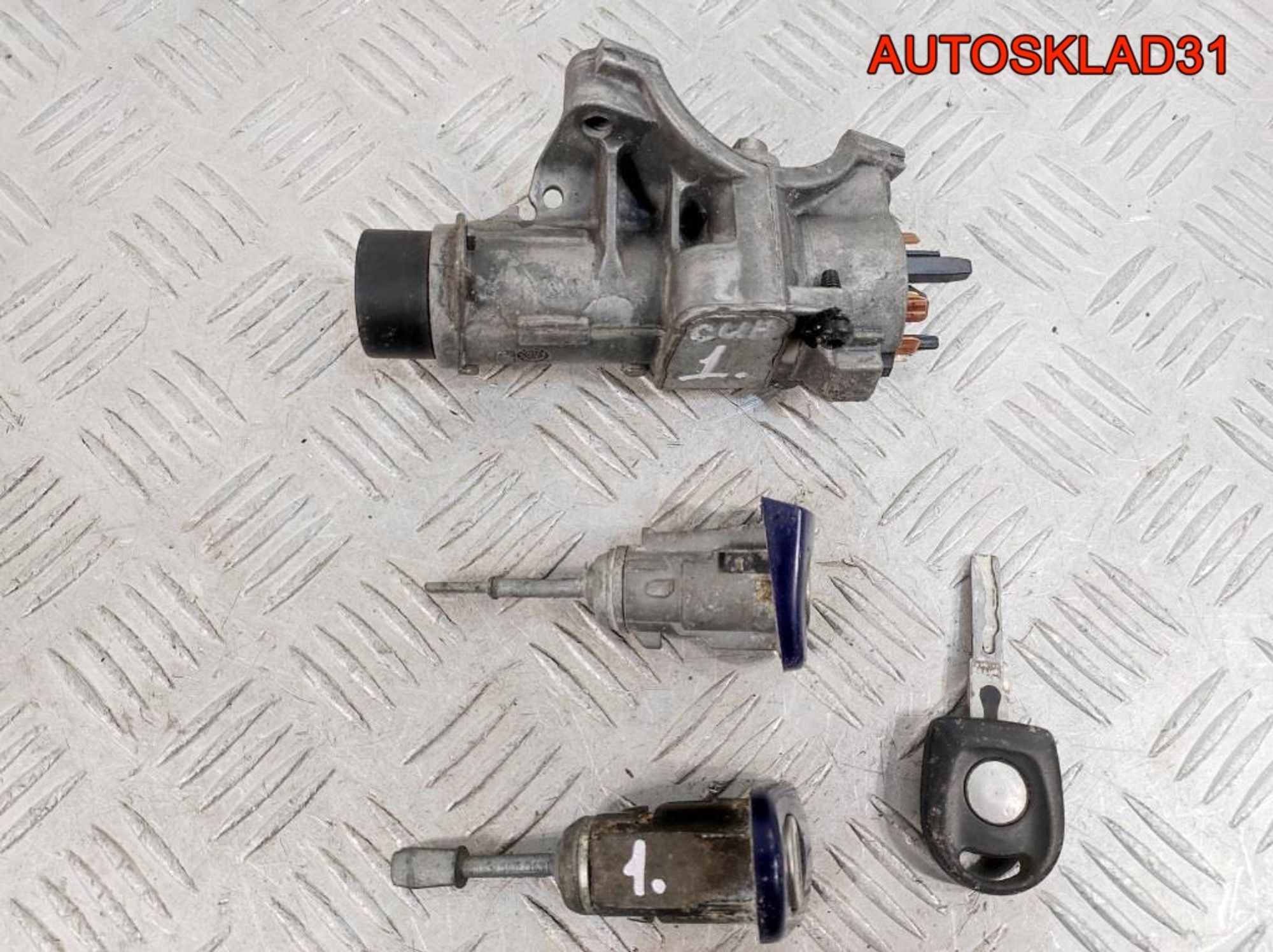 Комплект замок зажигания и личинки с ключом VW Passat B5 4B0905851A, 5000 рублей, Дубовое