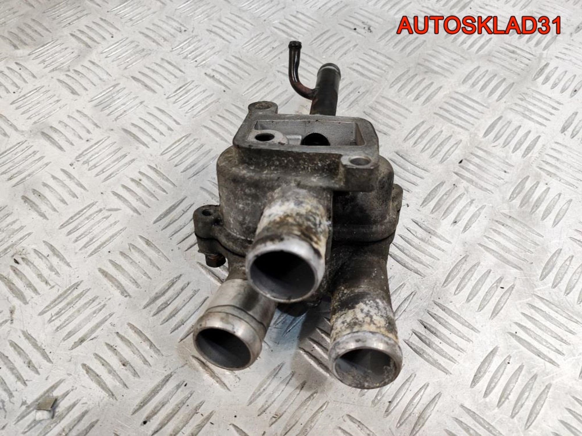 Корпус термостата Hyundai Getz 1,4 G4EE 2560026100, 1700 рублей, Дубовое