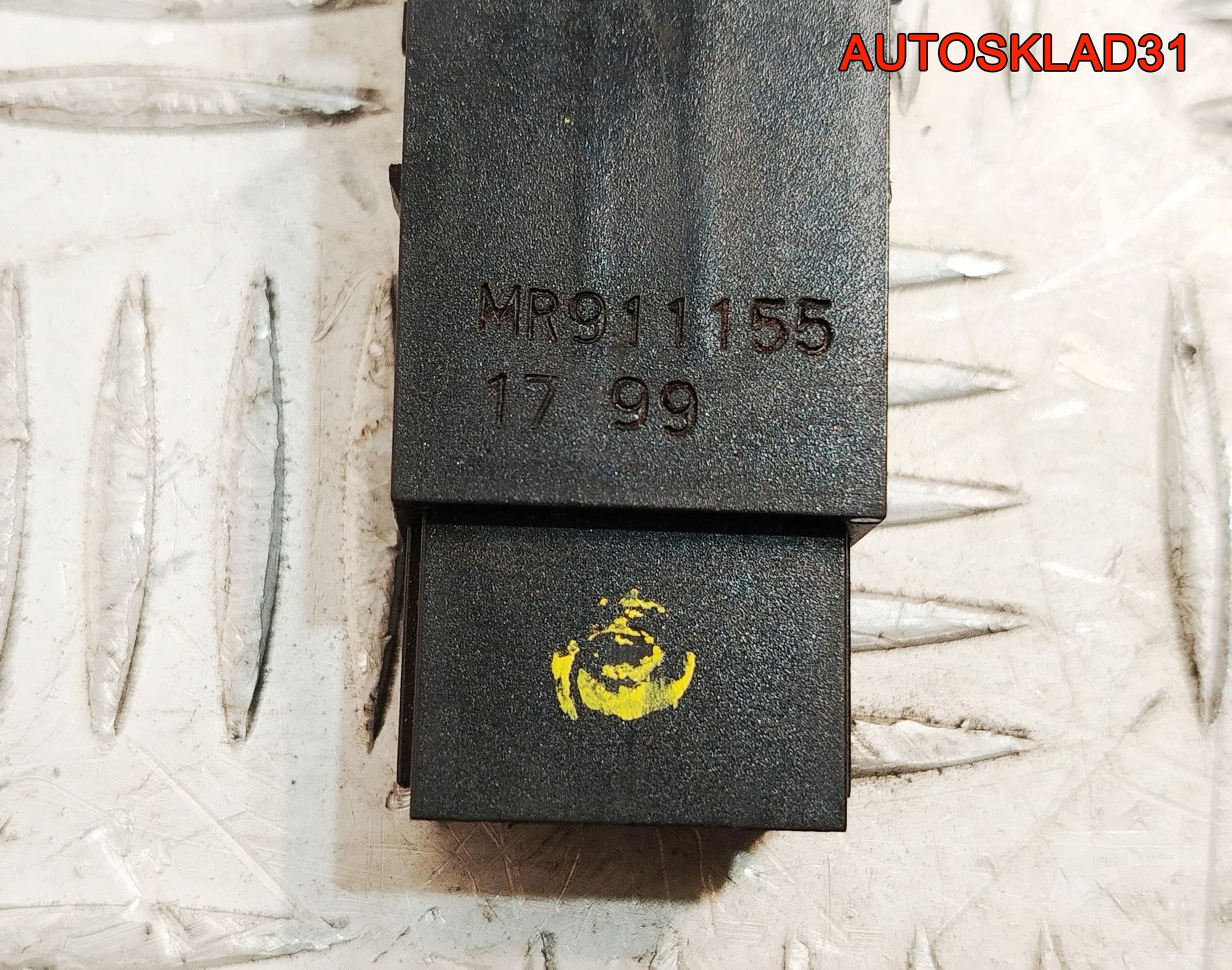 Кнопка аварийной сигнализации Mitsubishi Carisma DA MR911155, 800 рублей, Дубовое