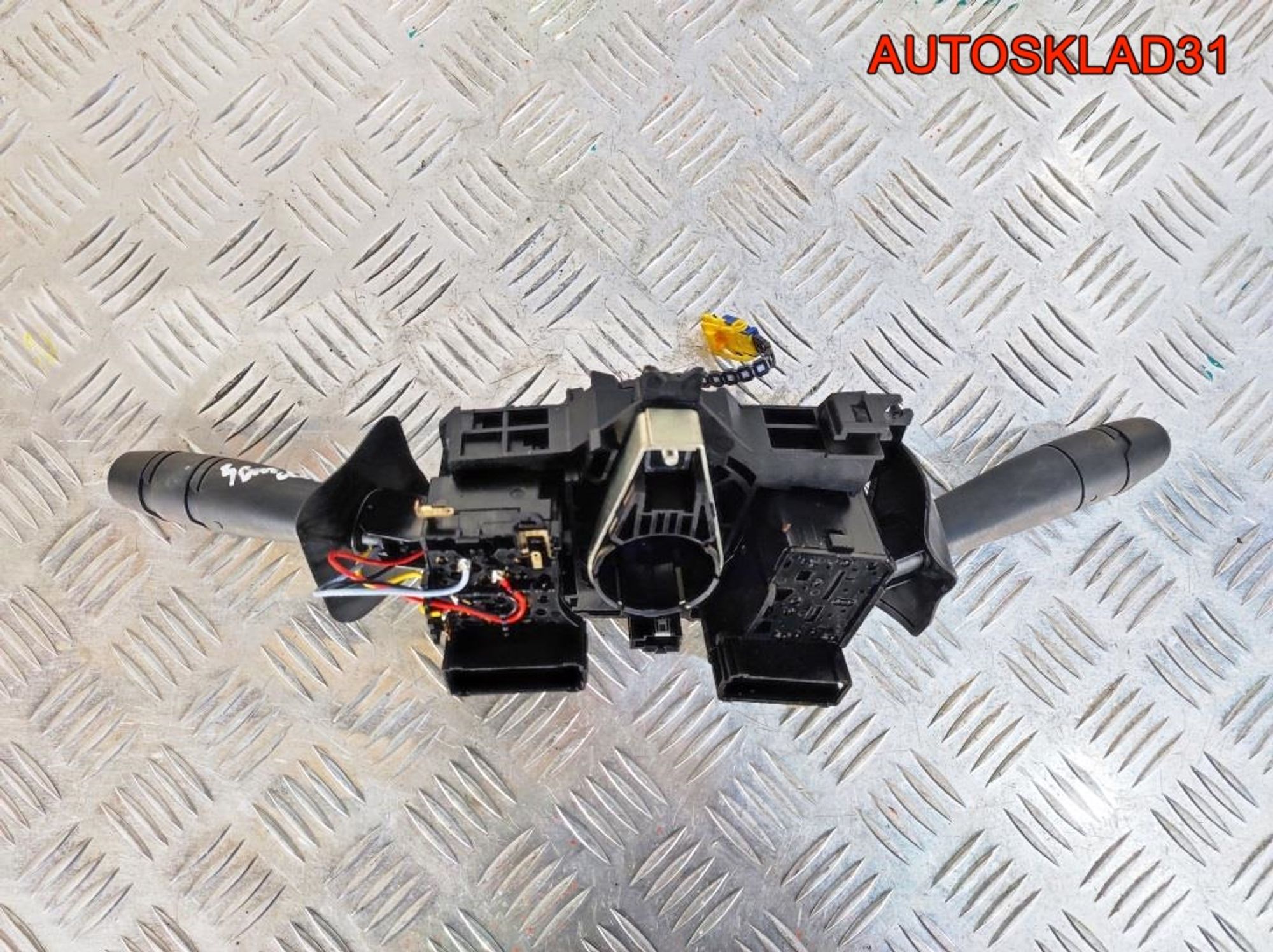 Переключатель подрулевой LADA Largus 8200792584, 3300 рублей, Дубовое