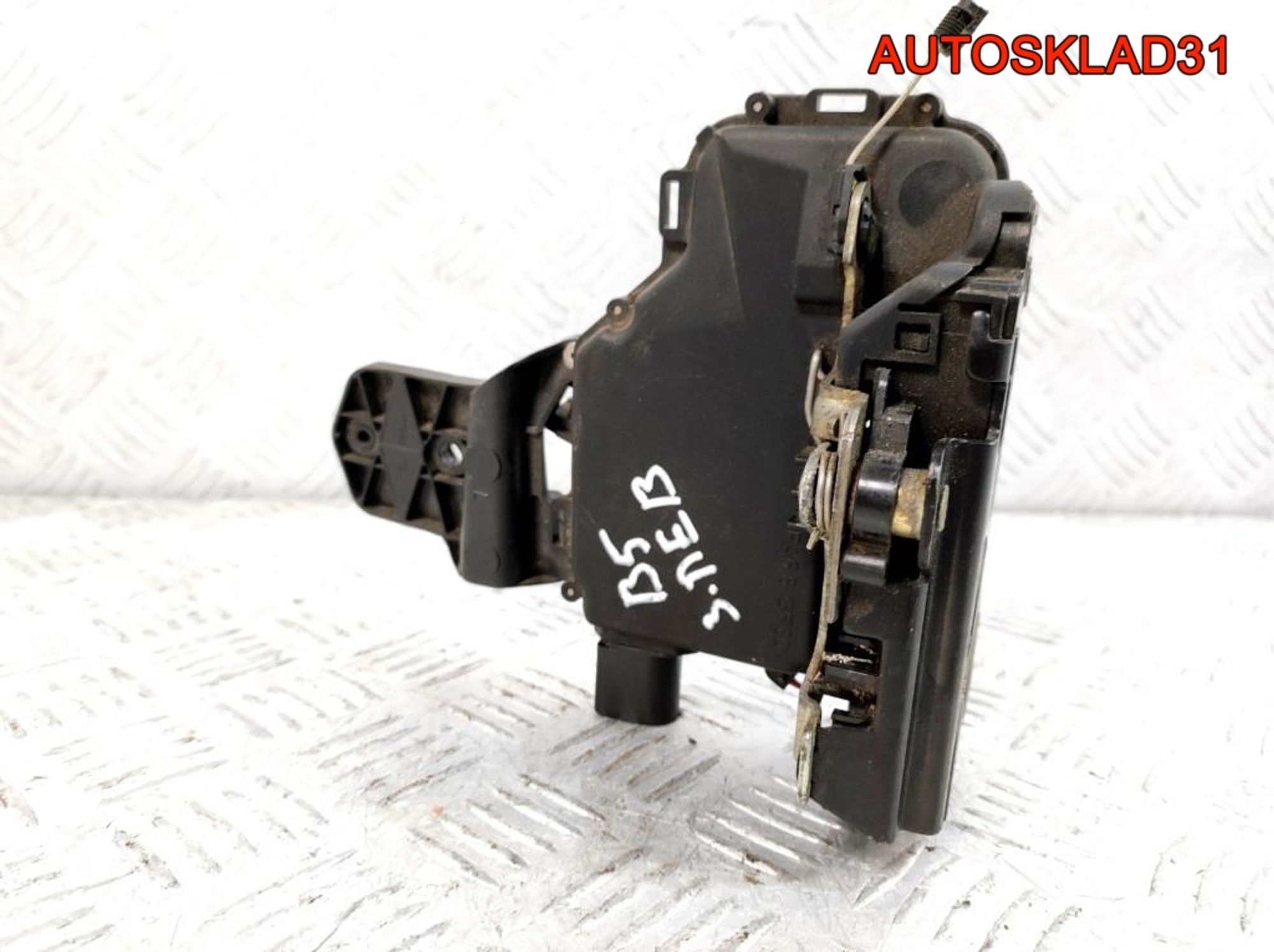 Замок двери задней левой VW Passat B5 3B4839015B, 2000 рублей, Дубовое