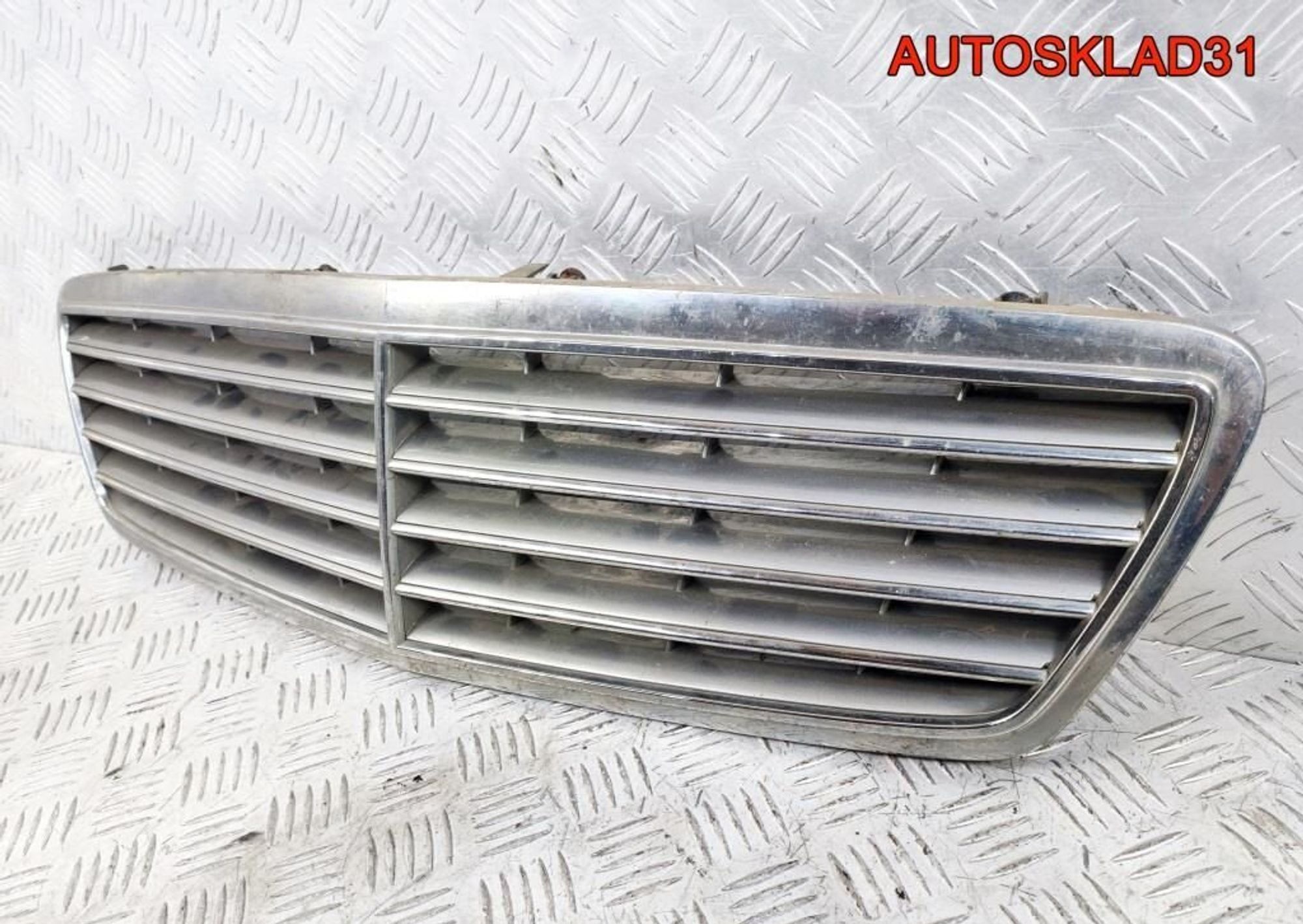 Решетка радиатора Mercedes Benz W203 A2038800183, 4900 рублей, Дубовое
