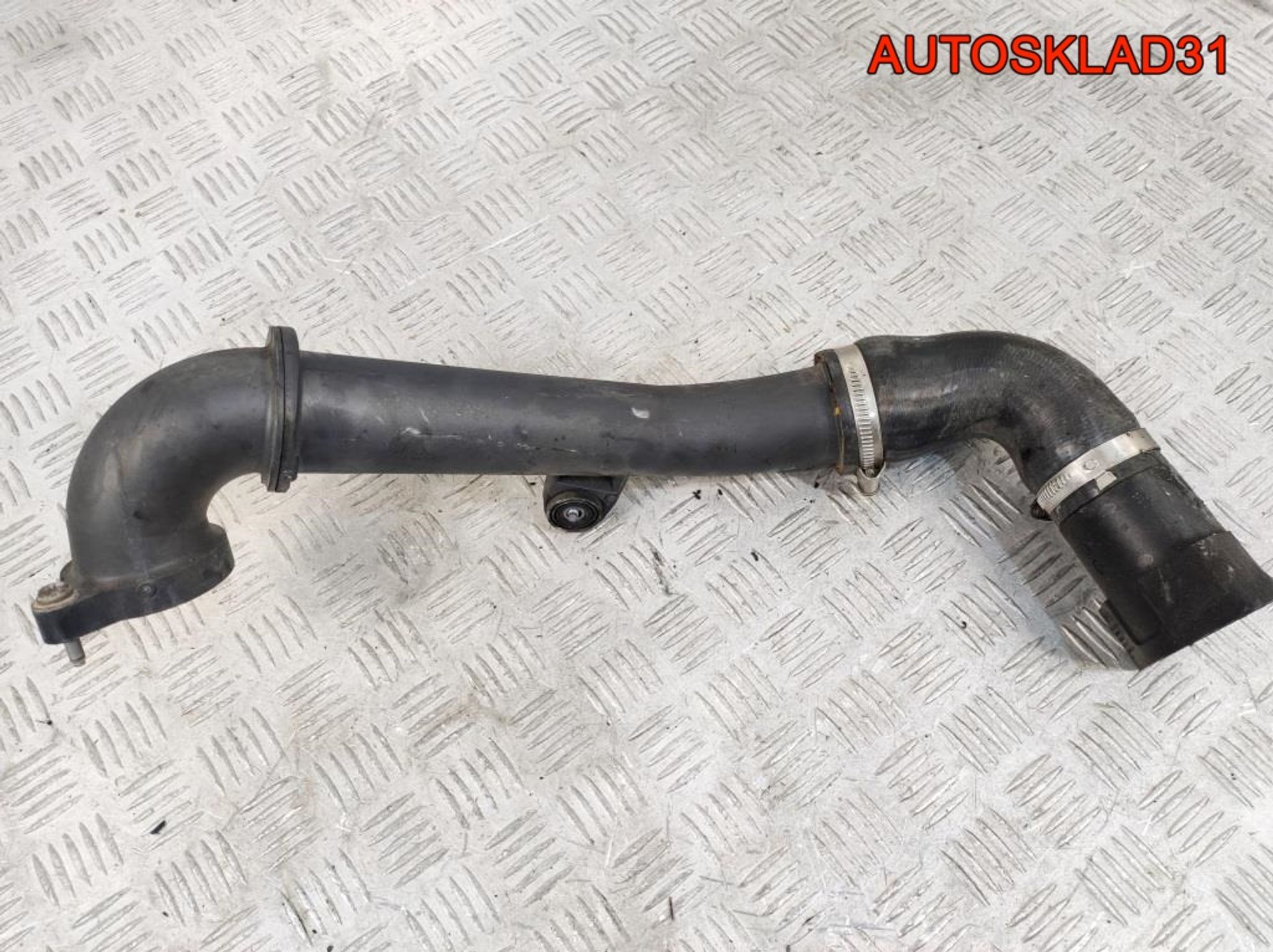 Патрубок интеркулера VW Passat B8 2,0 Дизель 04L145762AM, 5000 рублей, Дубовое