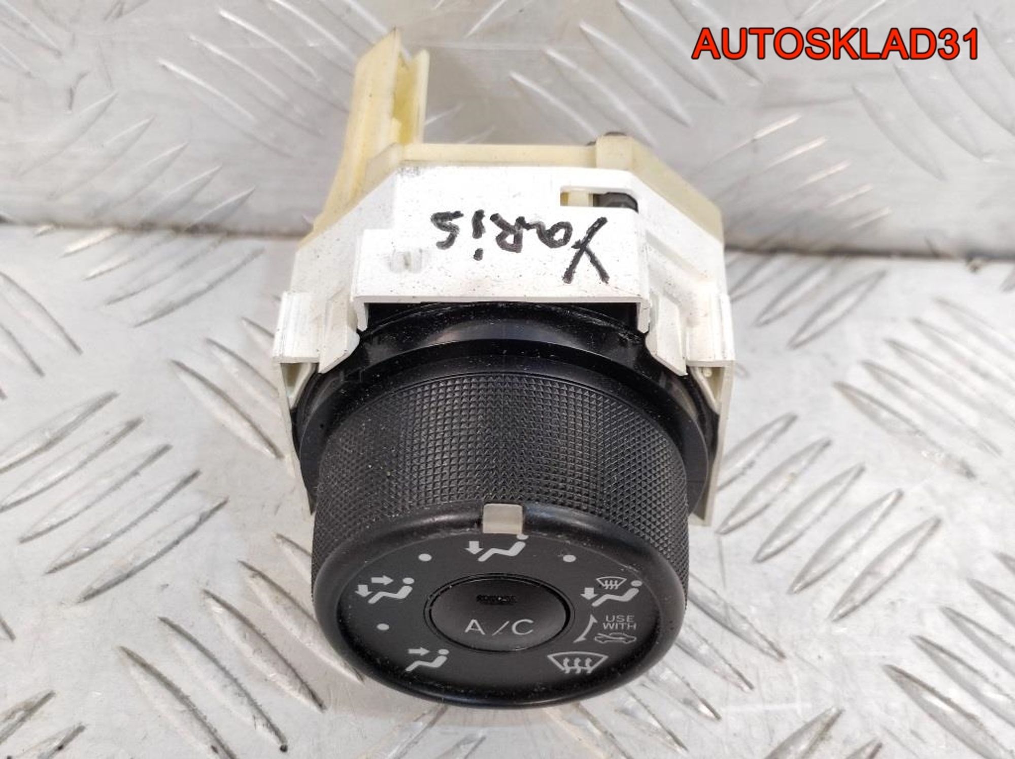 Переключатель отопителя Toyota Yaris 2 559010D010, 500 рублей, Дубовое