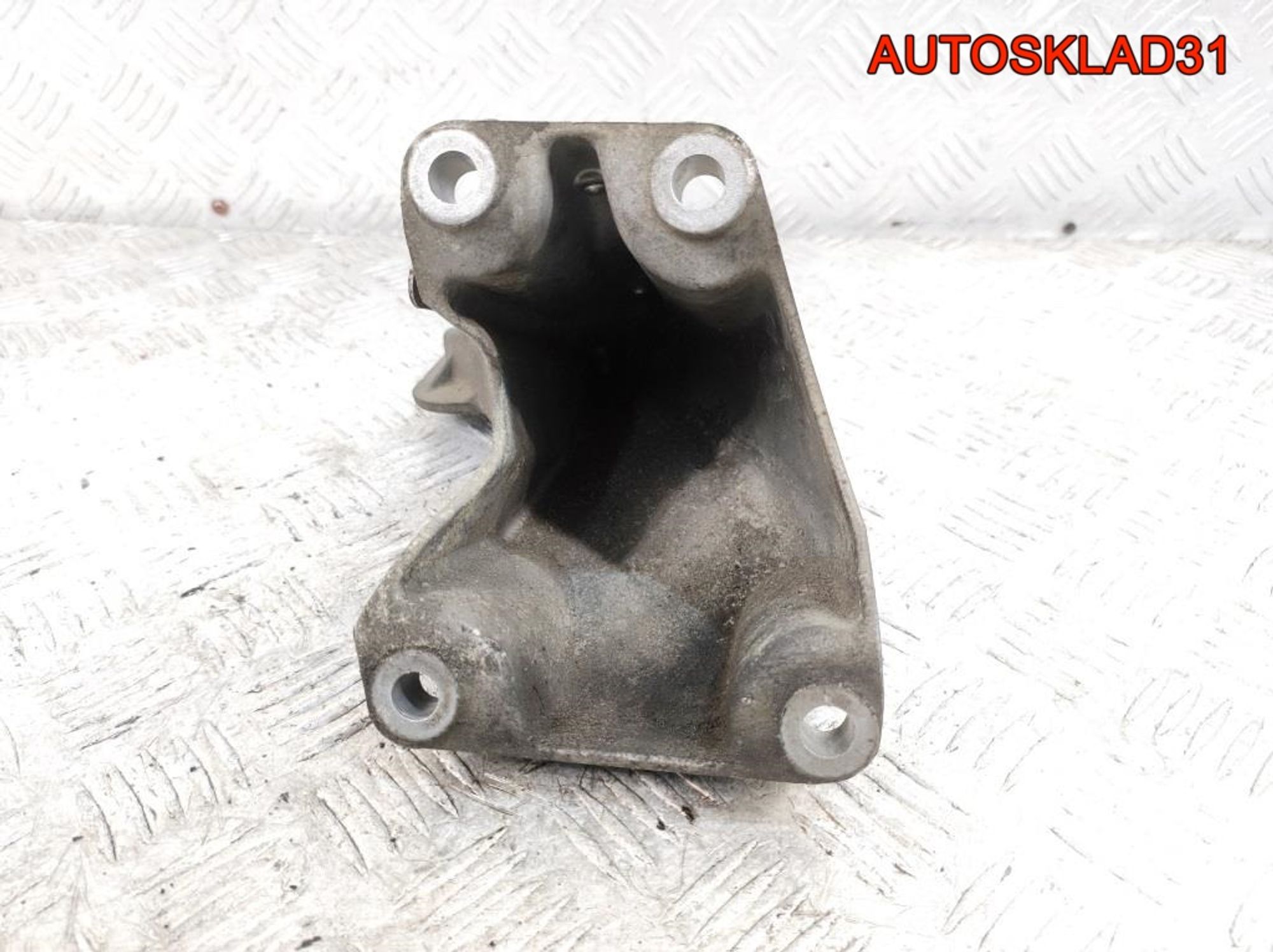 Кронштейн двигателя правый BMW E90 2.0 N47D20A 22116777056, 800 рублей, Дубовое