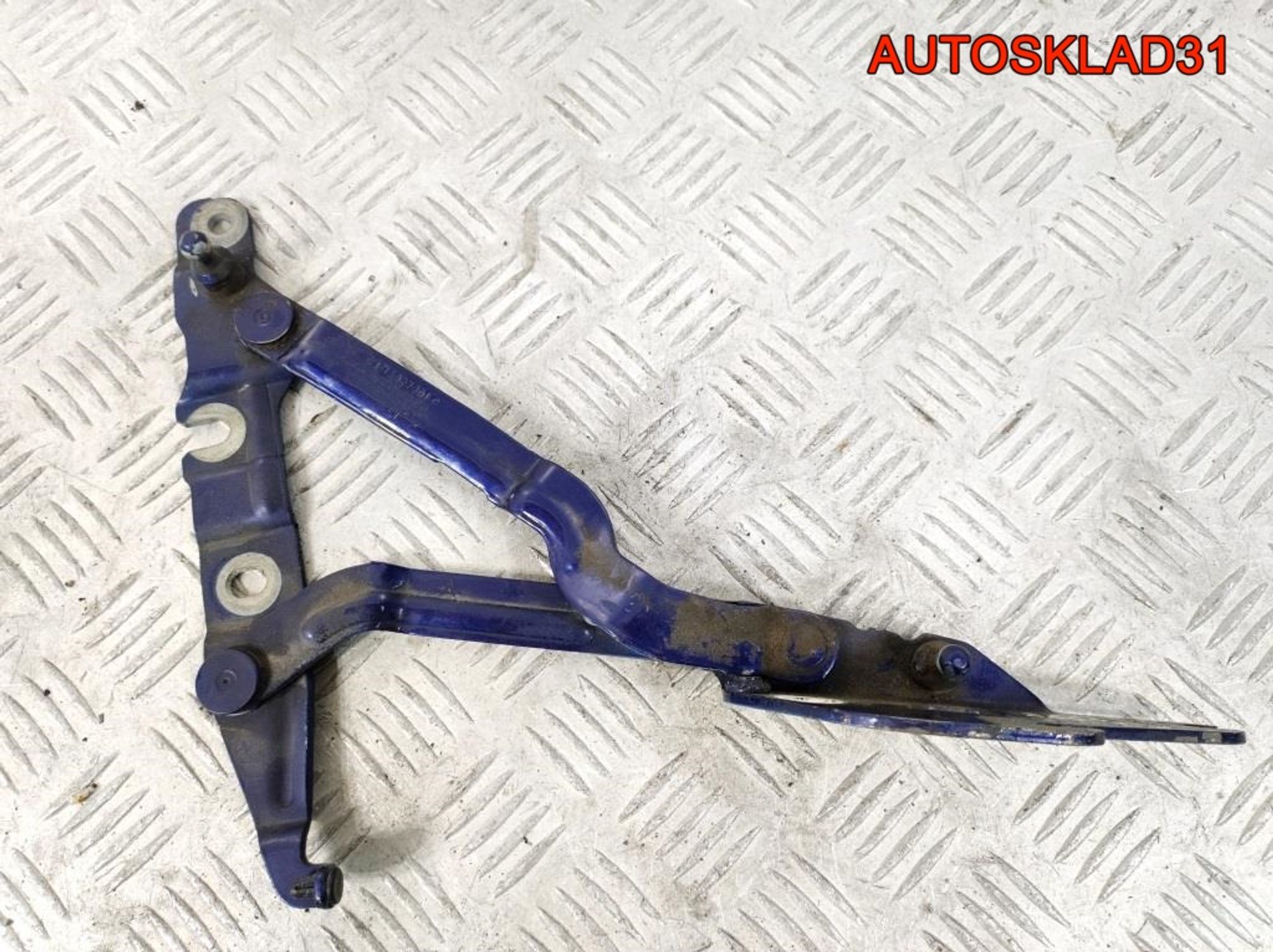 Петля крышки багажника левая Audi A6 C5 4B5827301C, 900 рублей, Дубовое