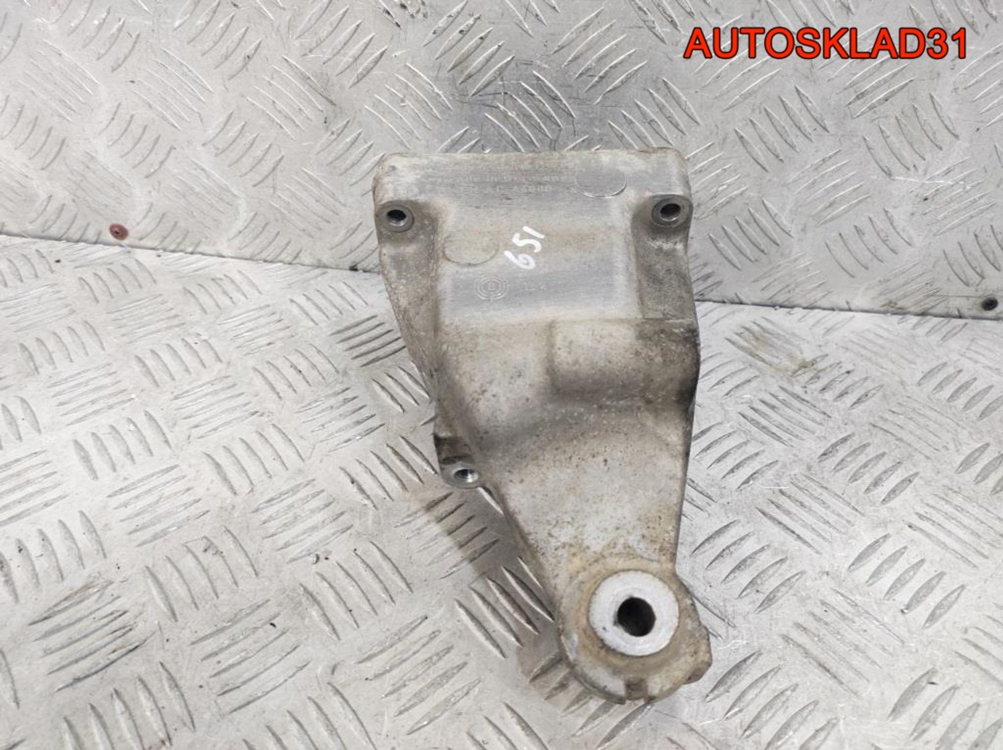 Кронштейн двигателя правый Mercedes X204 651.912, 1000 рублей, Дубовое