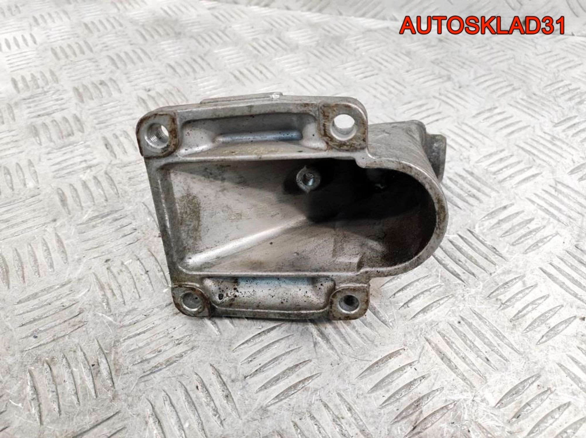 Кронштейн двигателя левый Mercedes W210 2.2 CDI A6112230604, 700 рублей, Дубовое