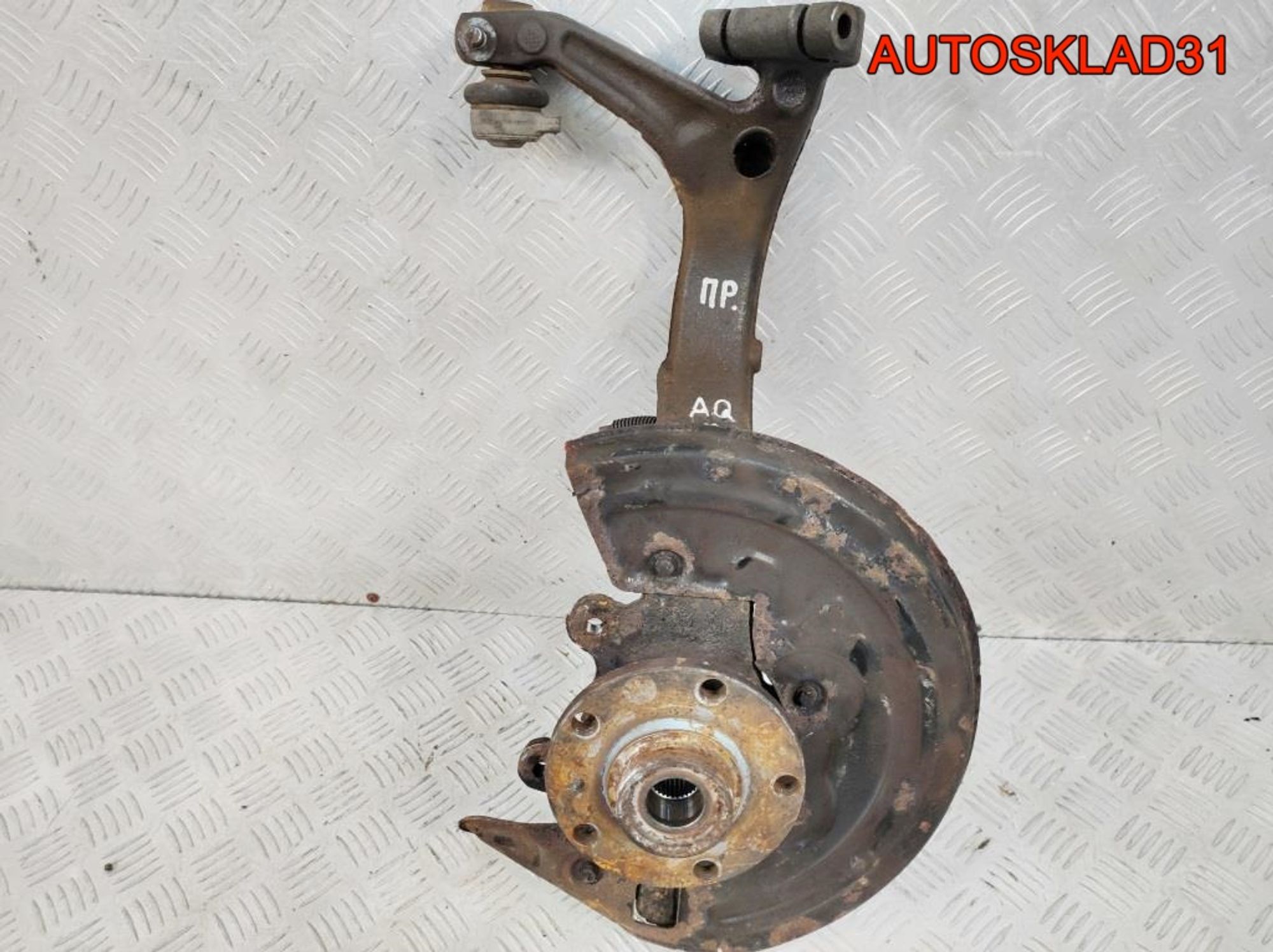 Кулак передний правый VW Passat B5 8D0407258AQ, 1200 рублей, Дубовое