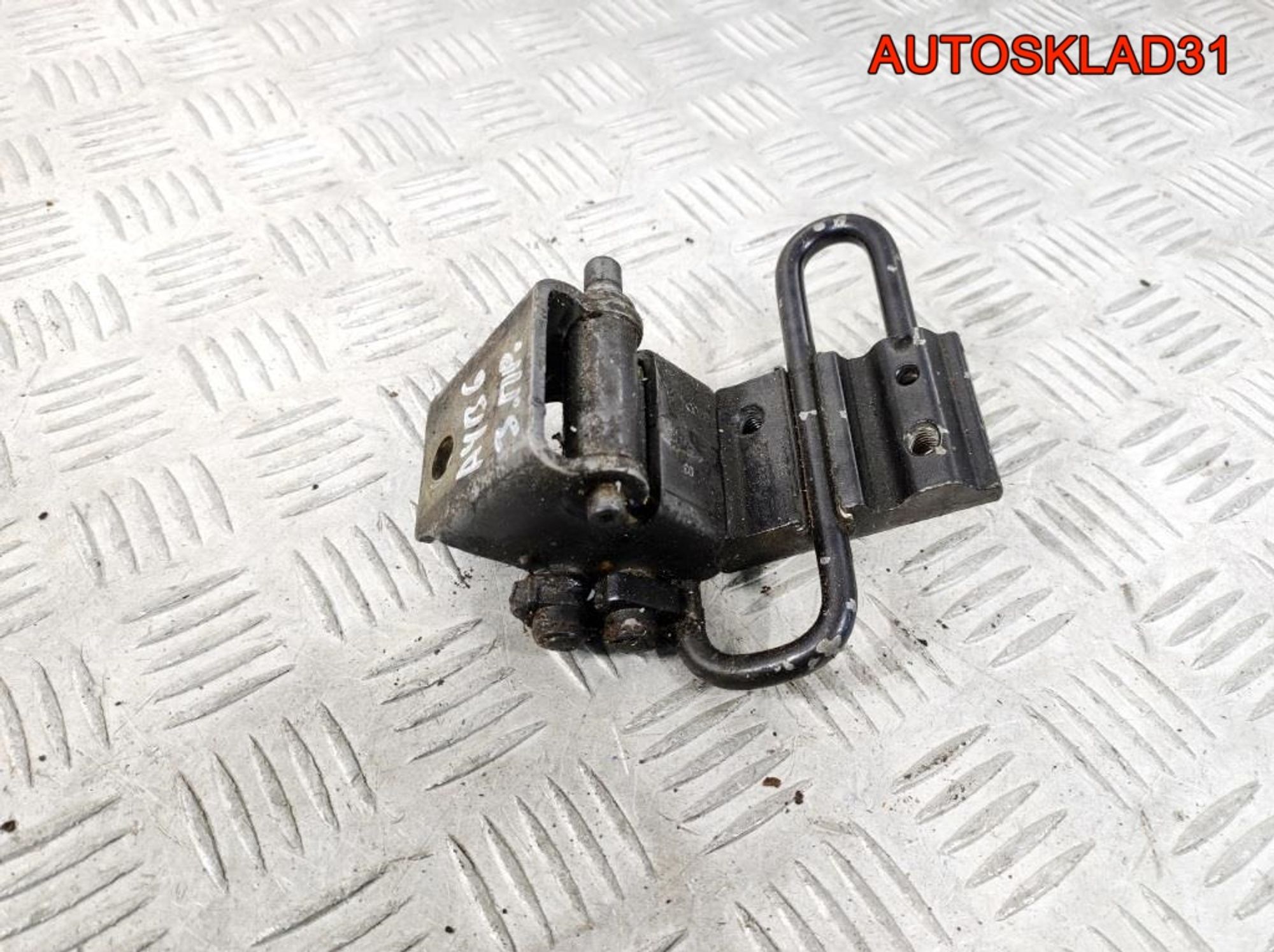 Петля двери задней правой нижняя Audi A4 B6, 700 рублей, Дубовое