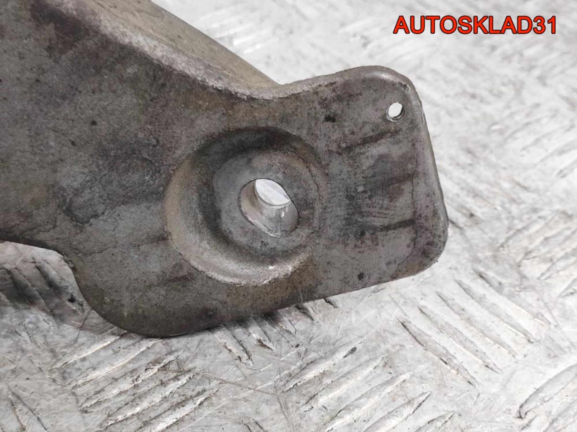 Кронштейн двигателя правый BMW E90 2.0 N47D20A 22116777056, 800 рублей, Дубовое