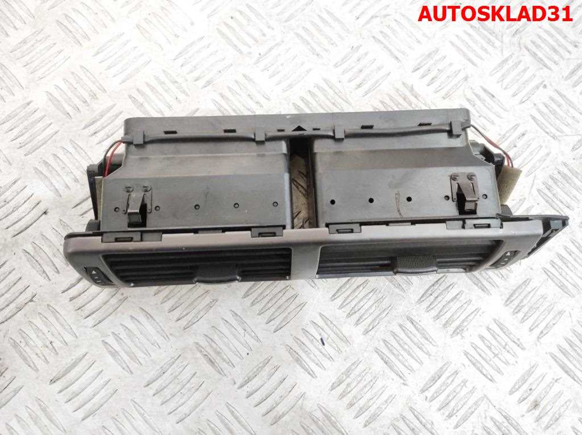 Дефлектор воздушный центральный Audi A6 C5 4B1820951, 2000 рублей, Дубовое