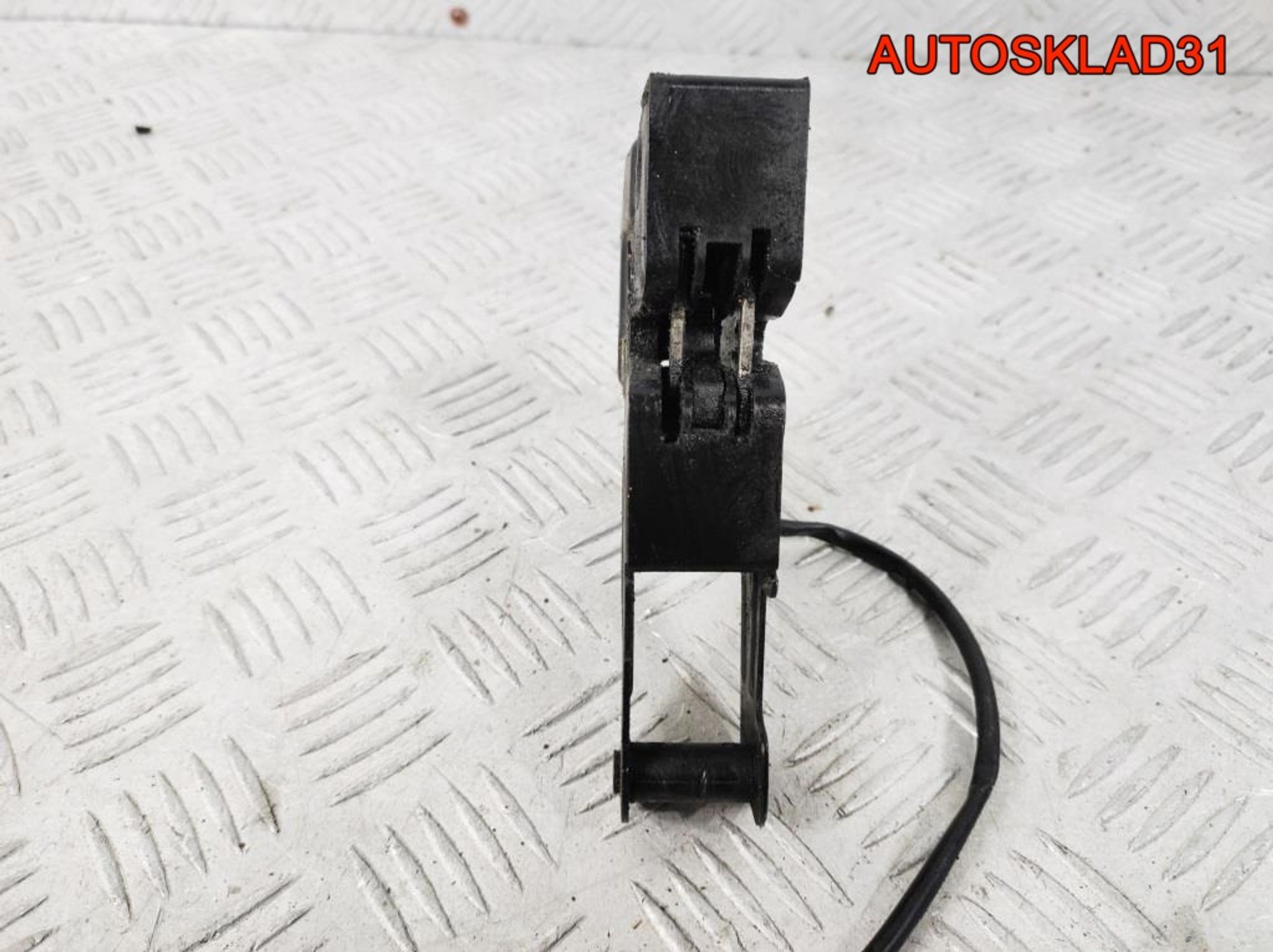 Замок капота Audi A4 B7 8E0823509D, 1800 рублей, Дубовое