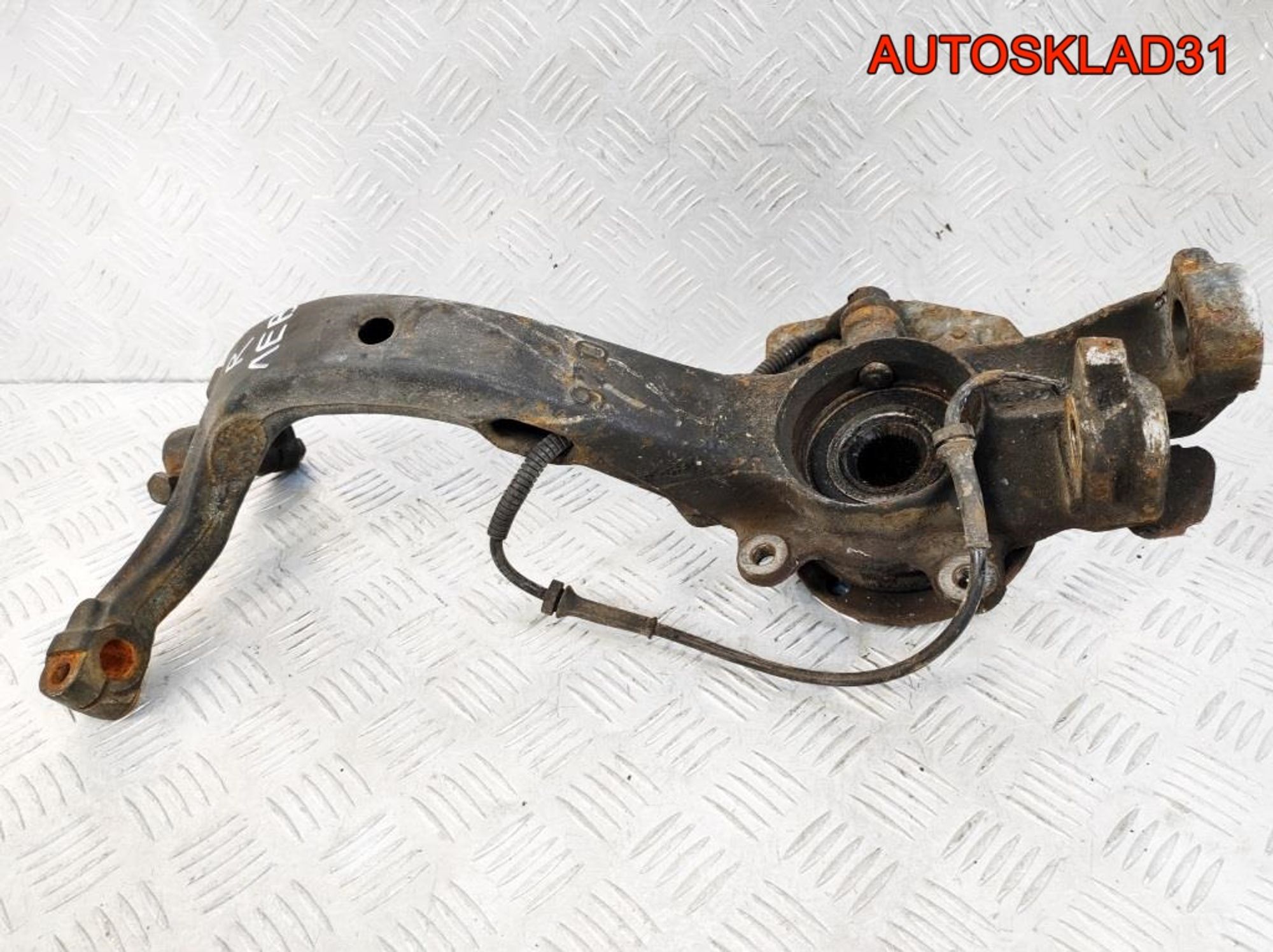 Кулак передний левый VW Passat B5 8D0407257R, 1200 рублей, Дубовое