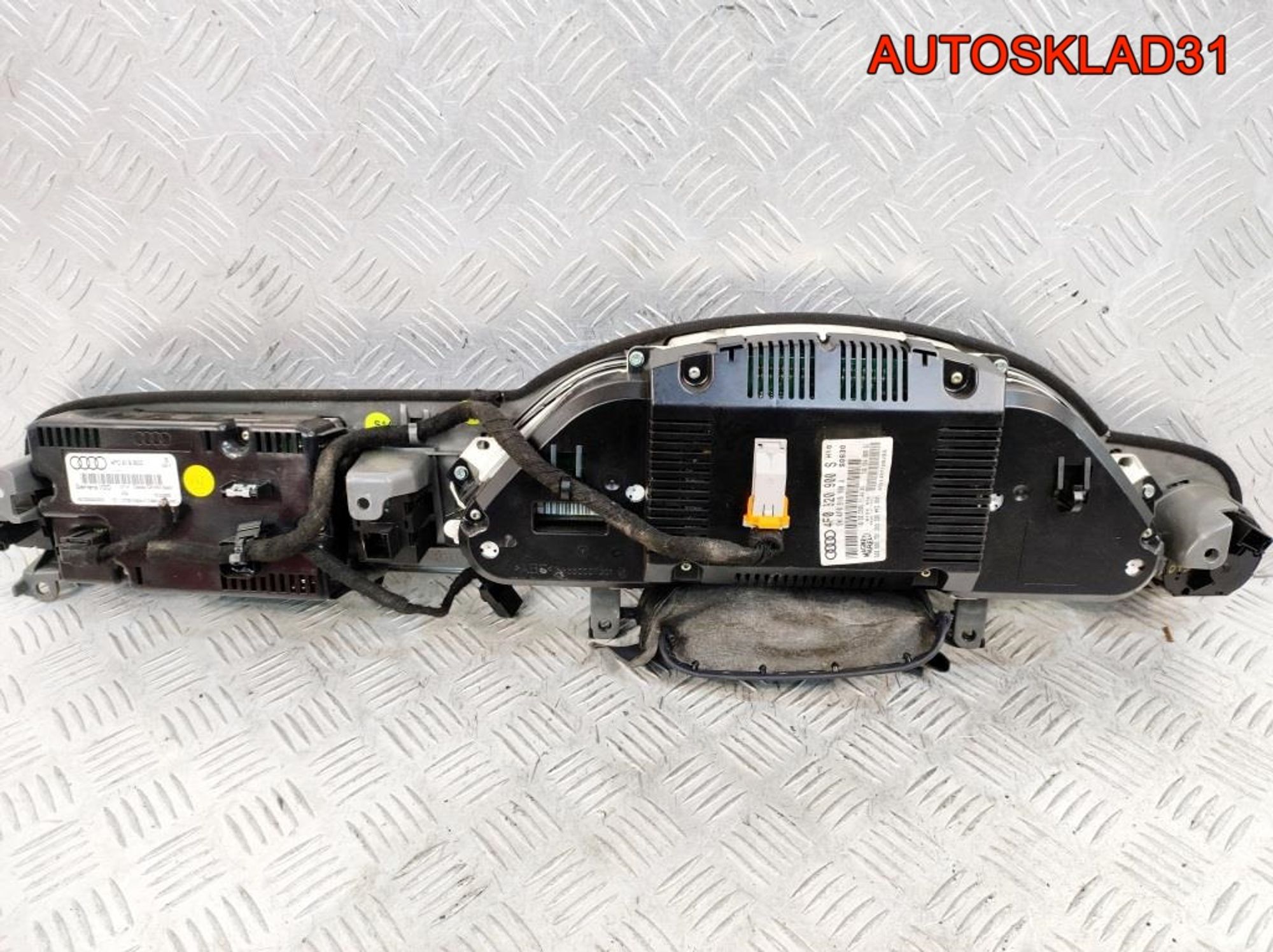 Панель приборов Audi A6 C6 3.0 BMK АКПП 4F0920900S, 9000 рублей, Дубовое