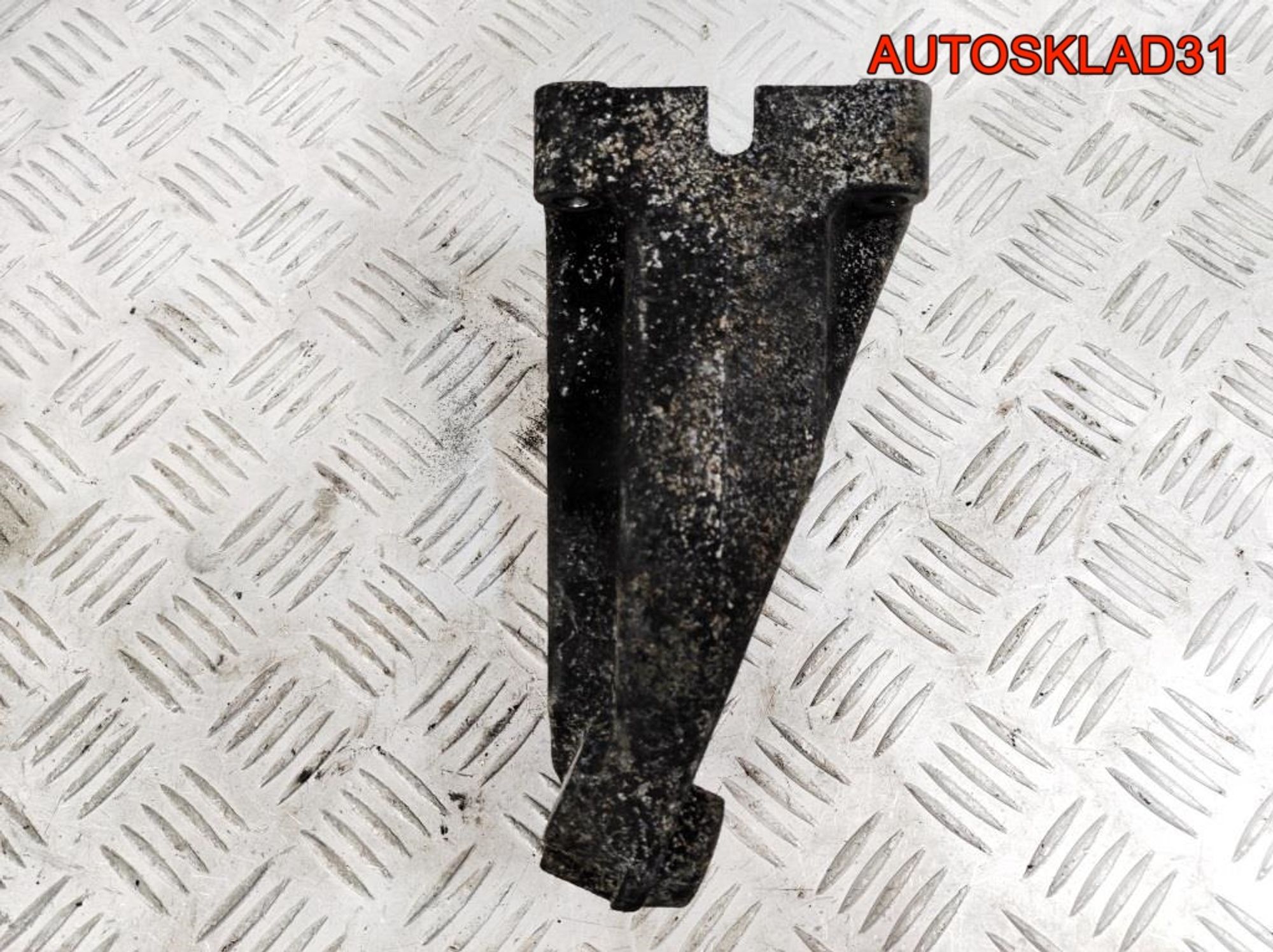 Кронштейн двигателя правый Mercedes W220 3.2 613.960 A6132230804, 500 рублей, Дубовое