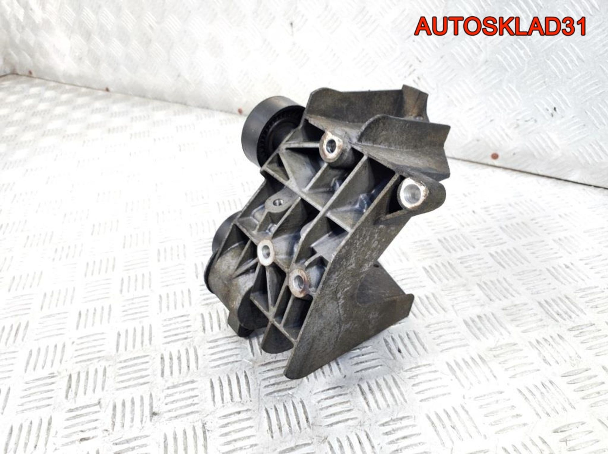 Кронштейн генератора Ford Fiesta Mk5 А9А 1149701, 1300 рублей, Дубовое