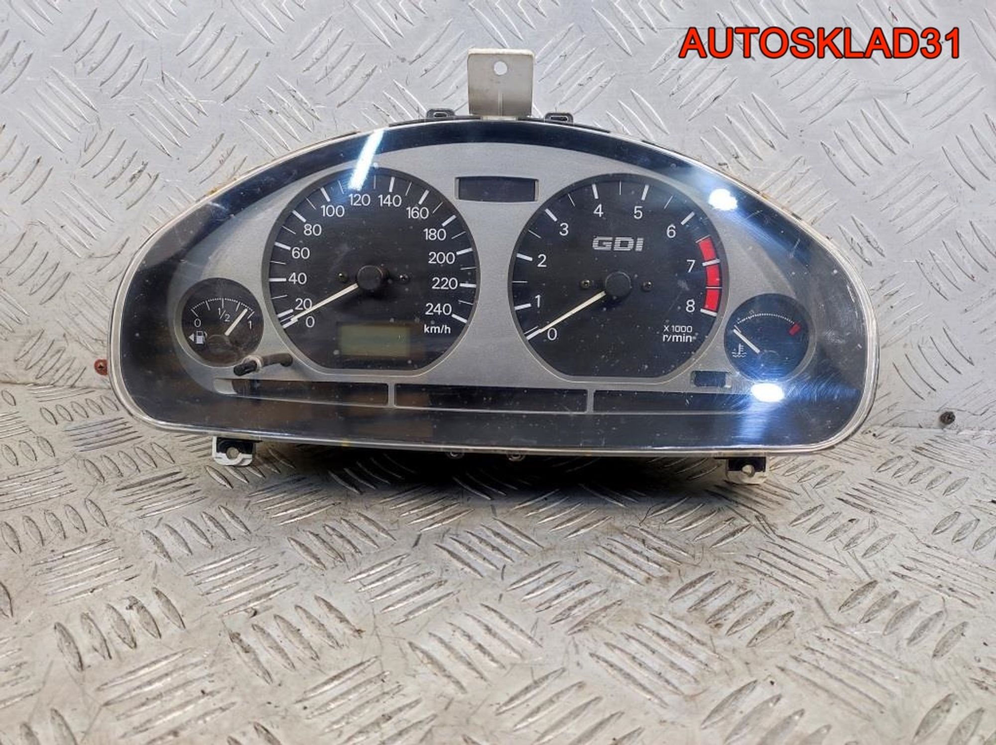 Панель приборов Mitsubishi Carisma MR916028 Бензин, 3300 рублей, Дубовое