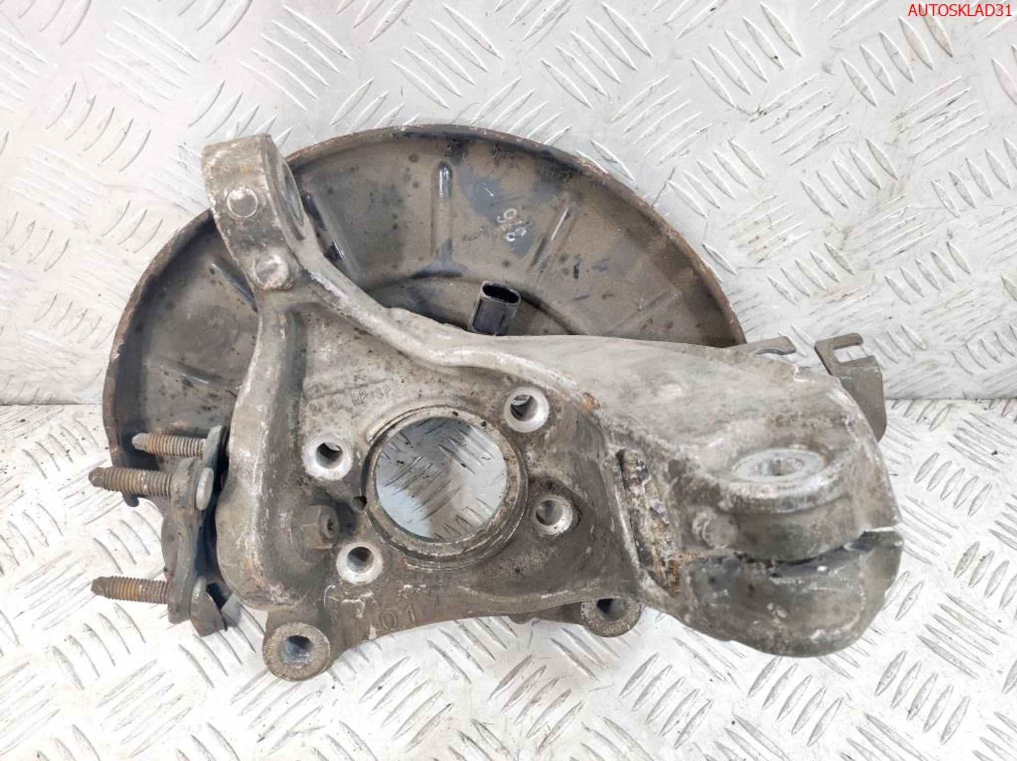 Кулак поворотный передний левый VW Passat B6 3C0407253F, 2000 рублей, Дубовое