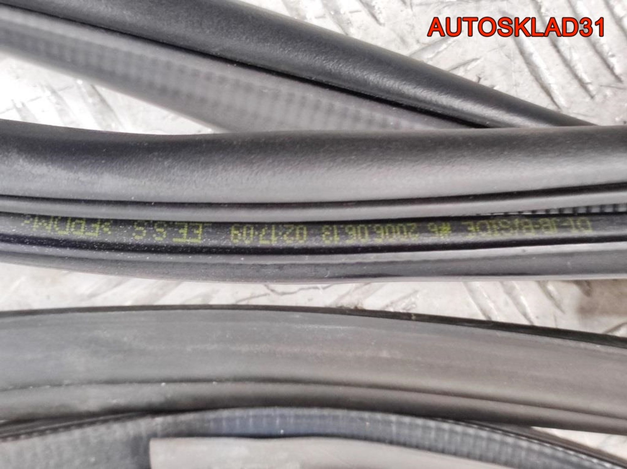 Уплотнитель двери Комплект Kia Rio 2 Хетчбэк, 4500 рублей, Дубовое