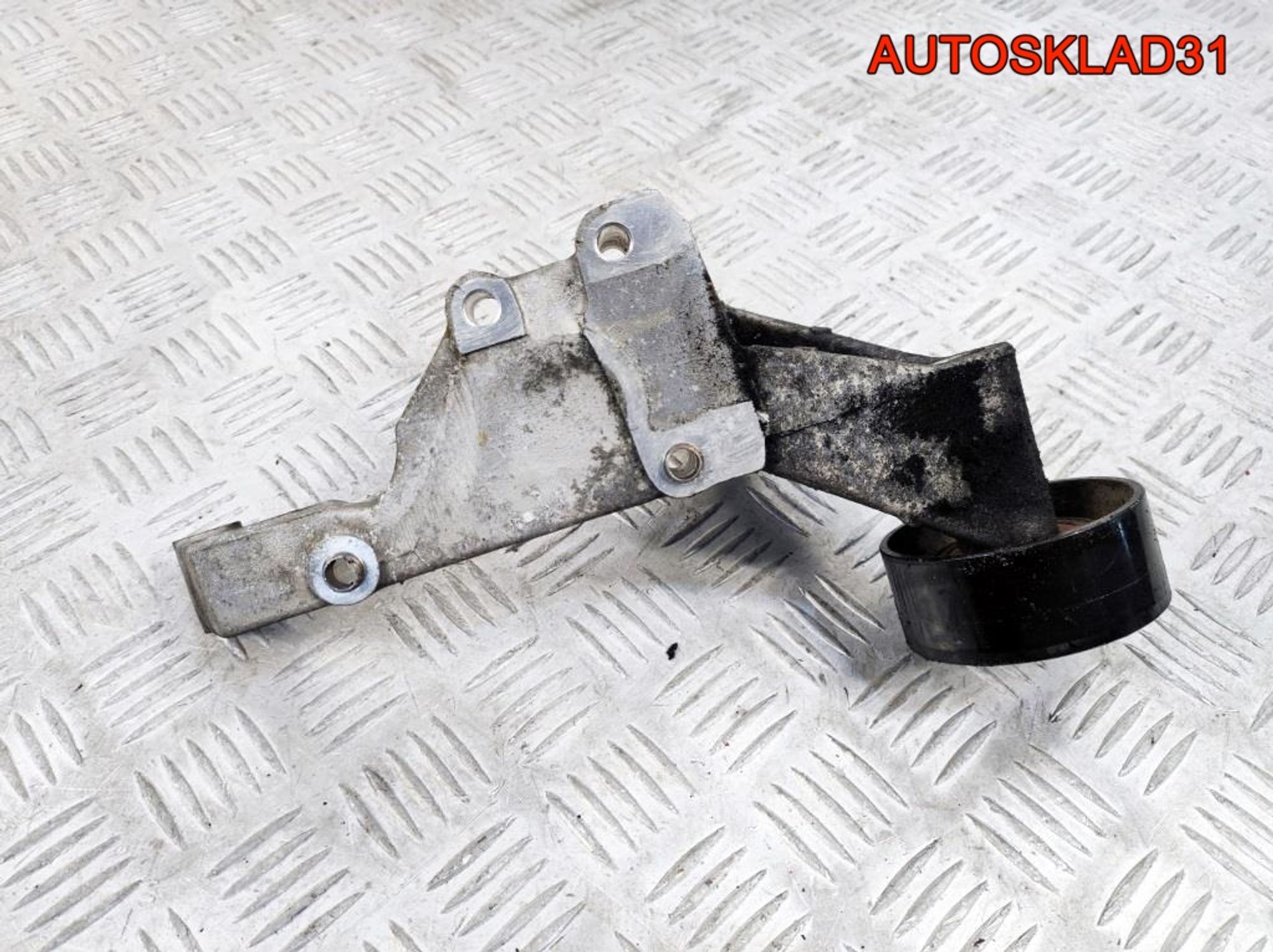 Кронштейн генератора Hyundai H 1 374724A000, 900 рублей, Дубовое