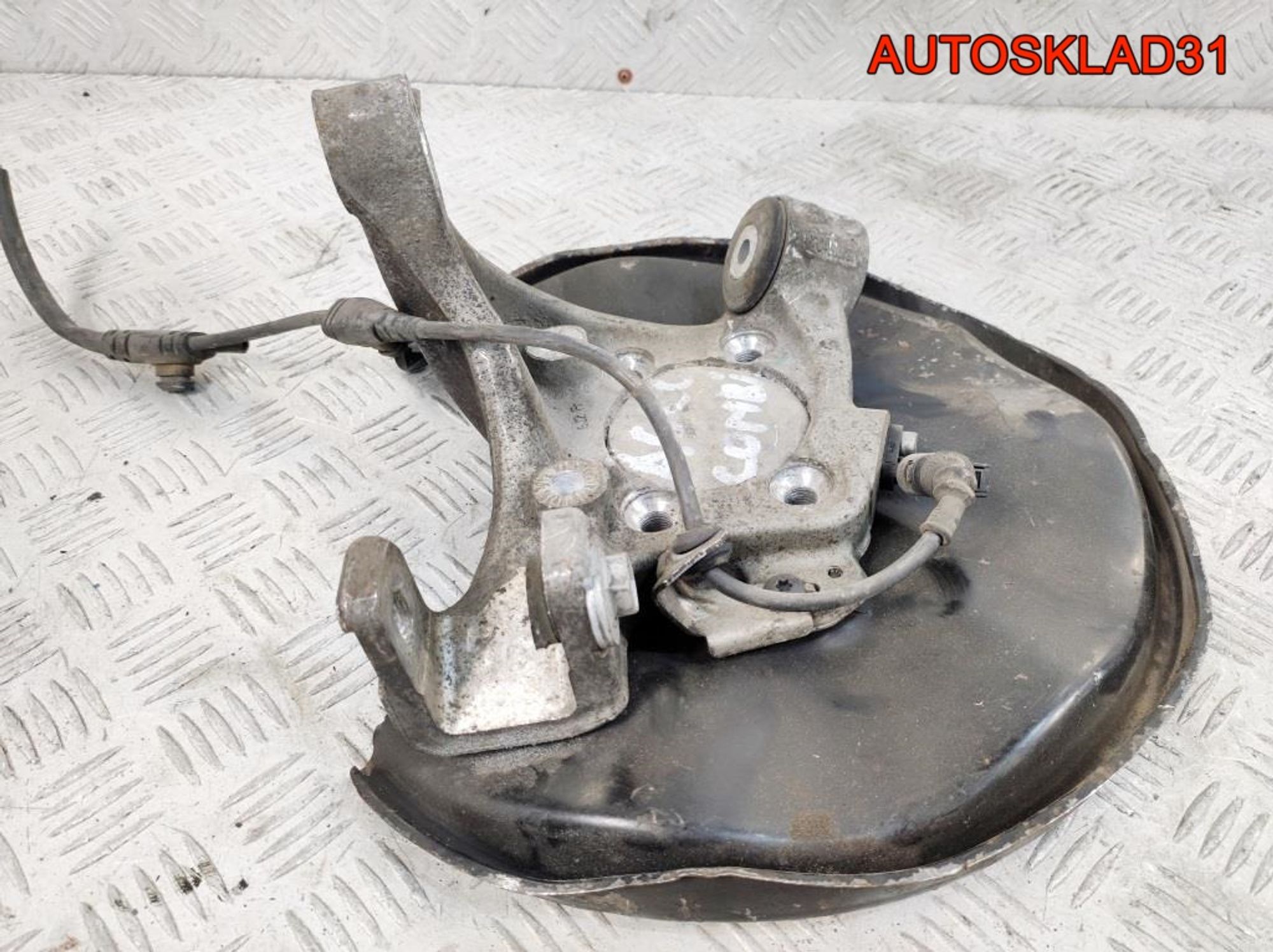 Кулак поворотный задний правый Audi A6 C6 2WD Combi, 1000 рублей, Дубовое