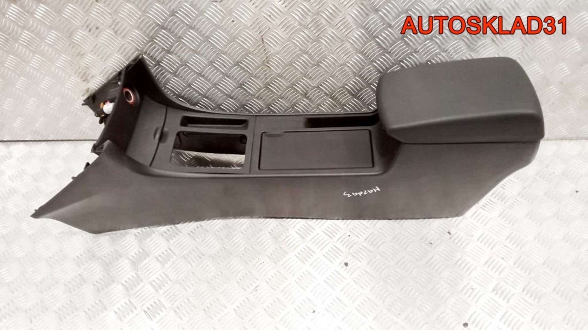 Подлокотник с консолью Mazda 3 BK BAN664420A02, 5000 рублей, Дубовое