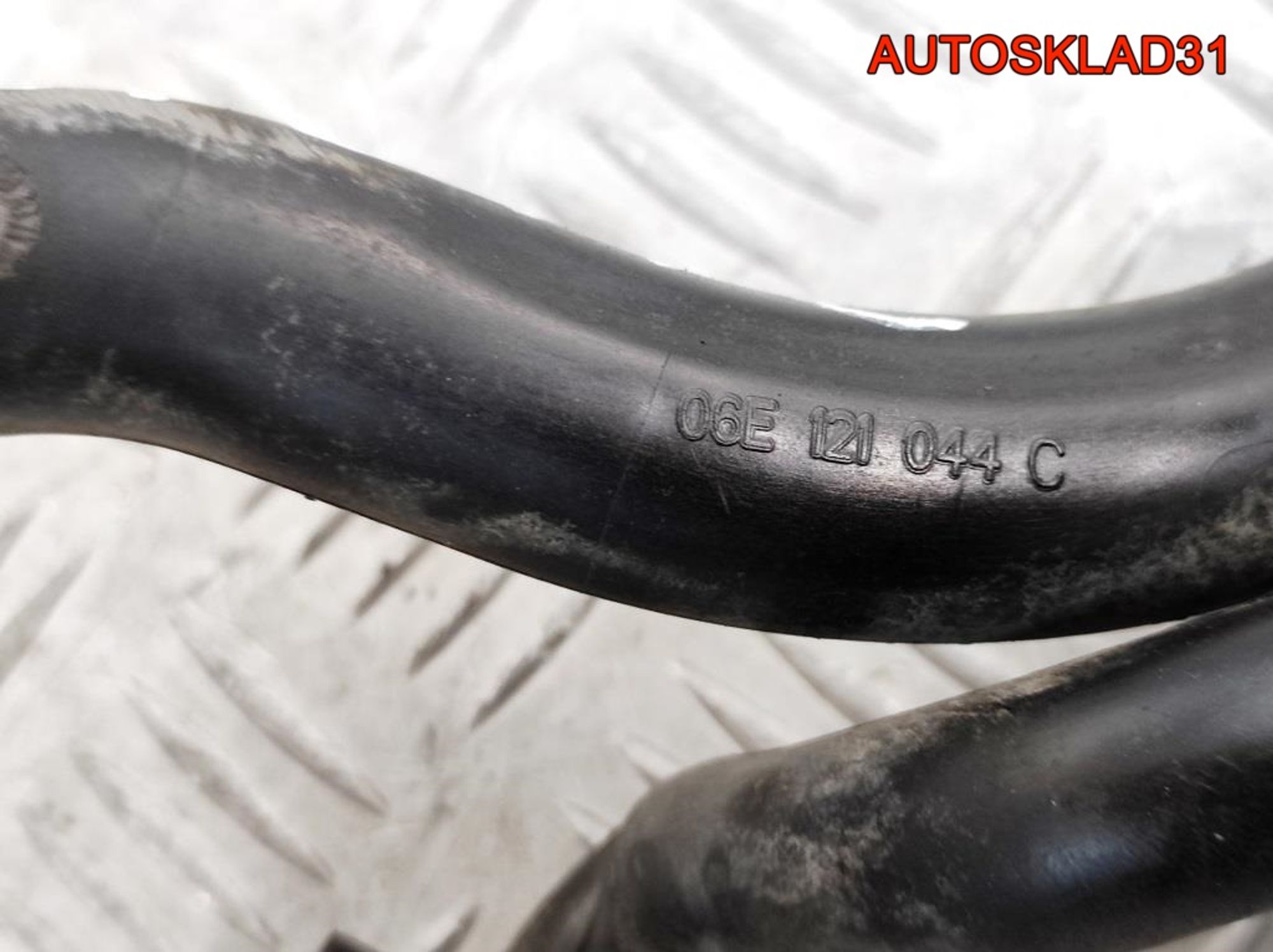 Патрубок системы охлаждения Audi A6 C6 2,4 BDW 06E121044C, 1000 рублей, Дубовое