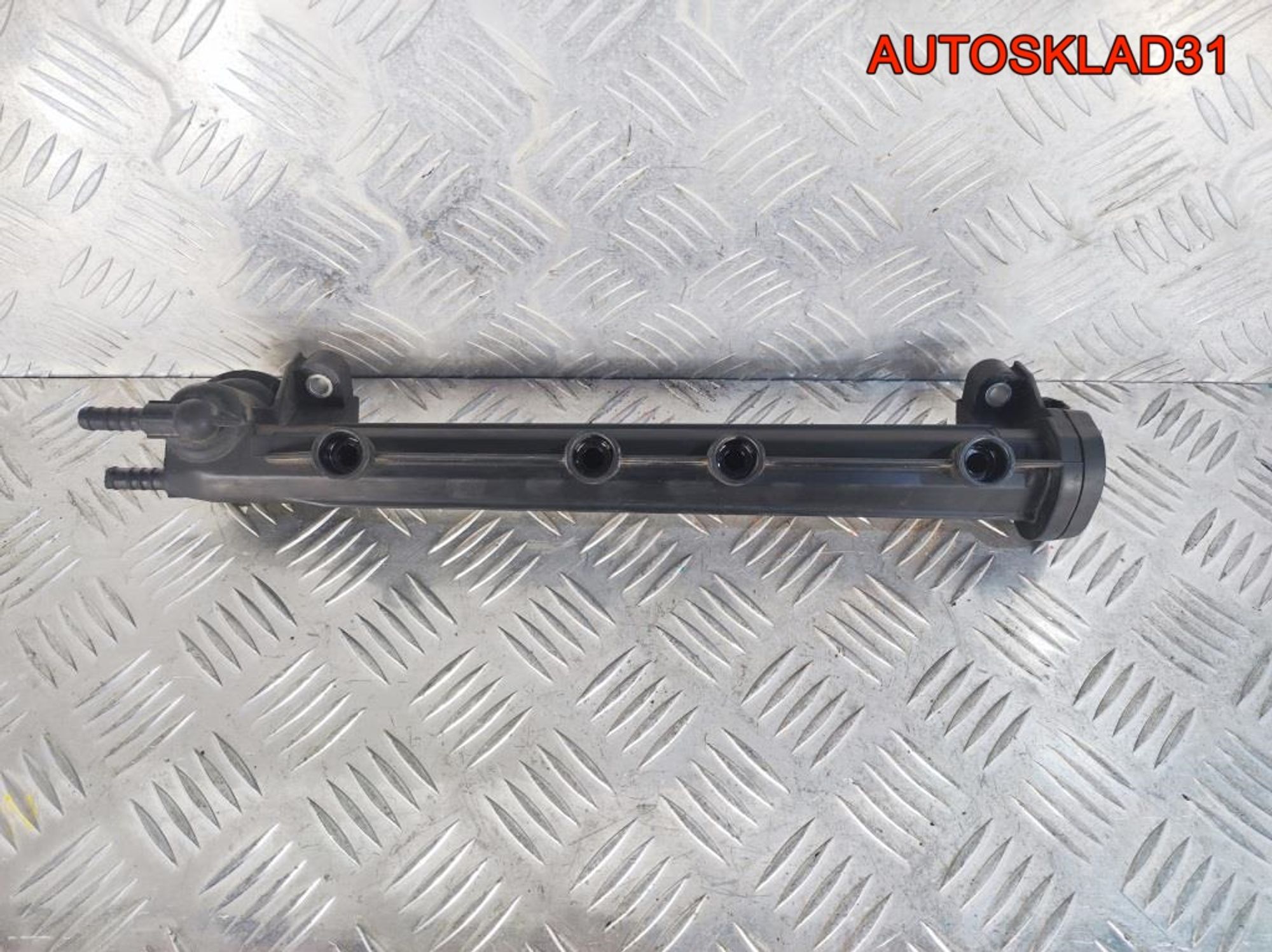 Рейка топливная Volkswagen Golf 4 AKL 06A133317A, 2500 рублей, Дубовое