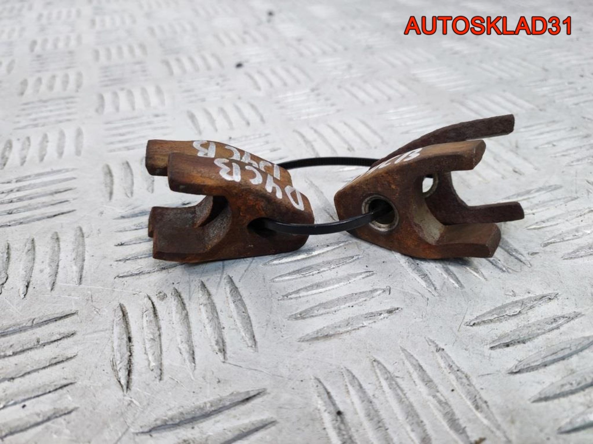 Кронштейн форсунки Hyundai H 1 2,5 D4CB 338144A000, 500 рублей, Дубовое