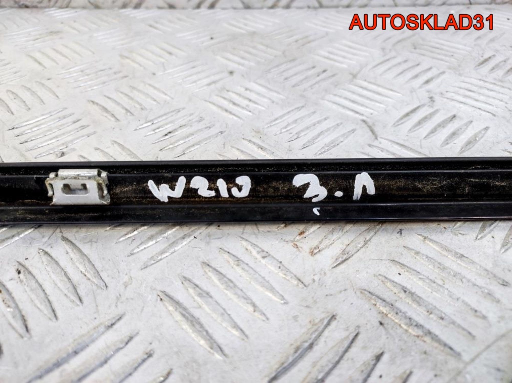 Накладка стекла заднего левого Mercedes W210 Седан, 900 рублей, Дубовое