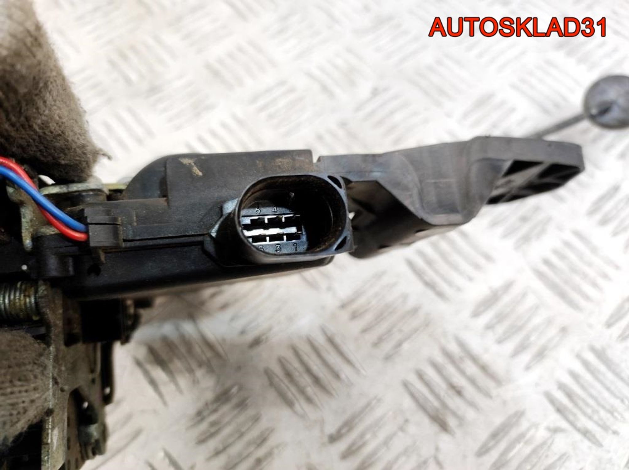 Замок двери задний левый VW Passat B5 3B0837867, 3500 рублей, Дубовое