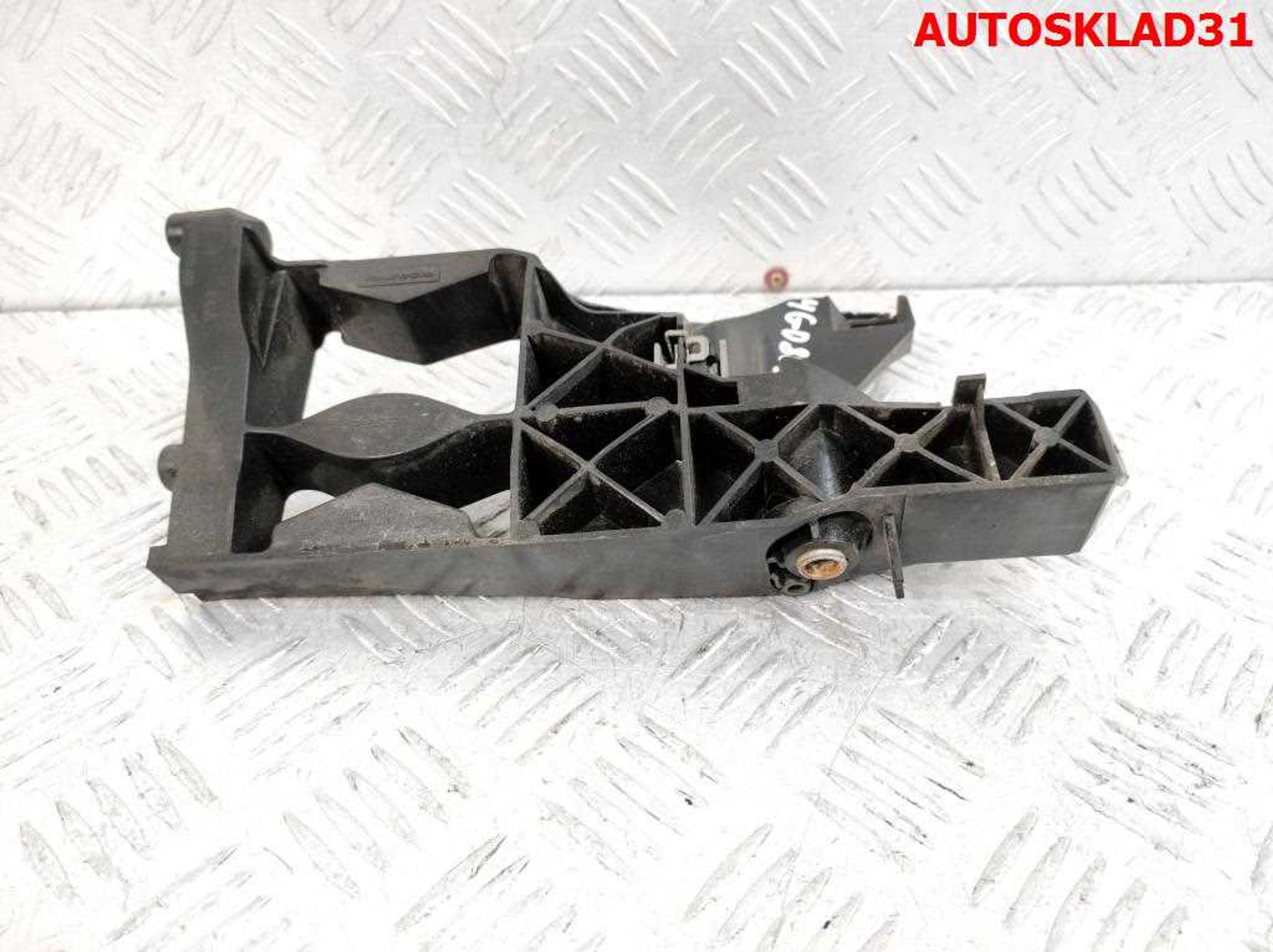 Кронштейн фары правый Audi A6 C7 4G 4G0805608, 1500 рублей, Дубовое