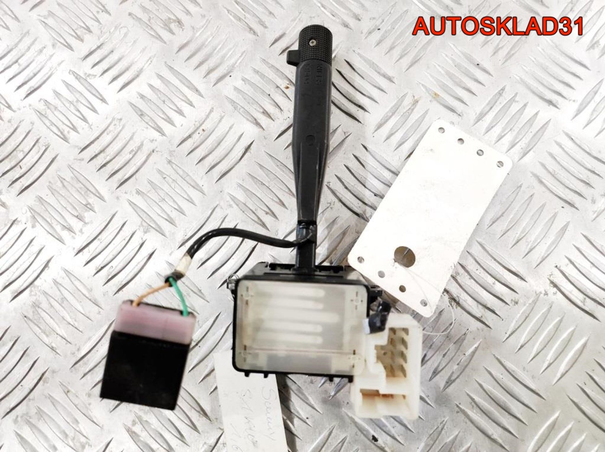 Переключатель поворотов Nissan Sunny B12, 1000 рублей, Дубовое