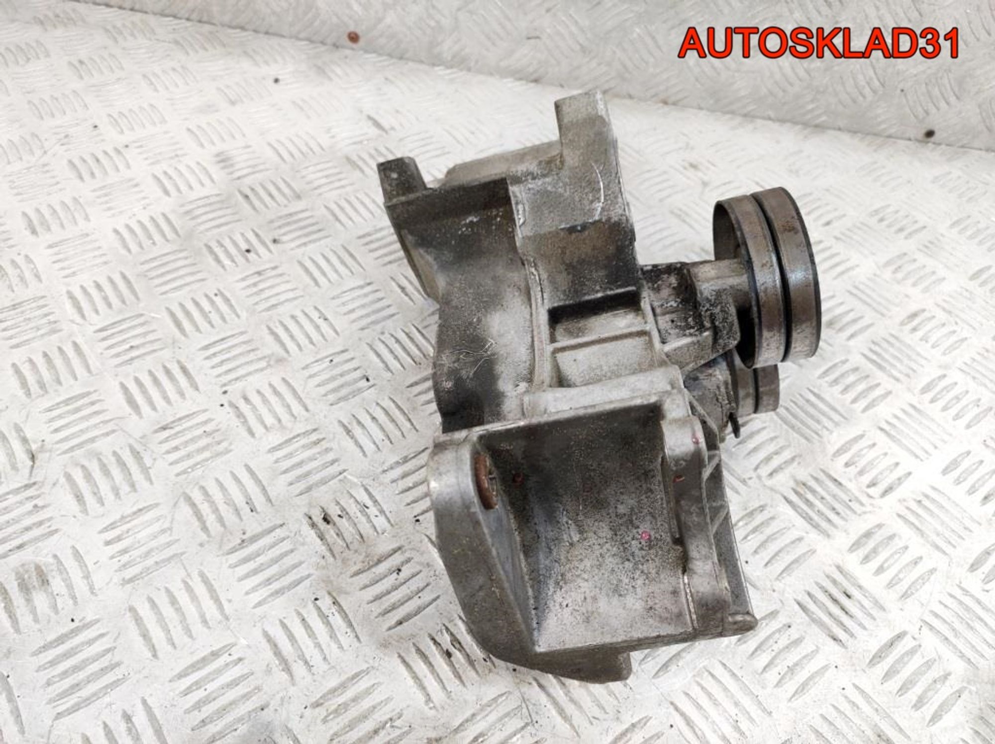 Кронштейн генератора VW Golf 4 1,6 BAD Бензин 032145169AD, 1800 рублей, Дубовое