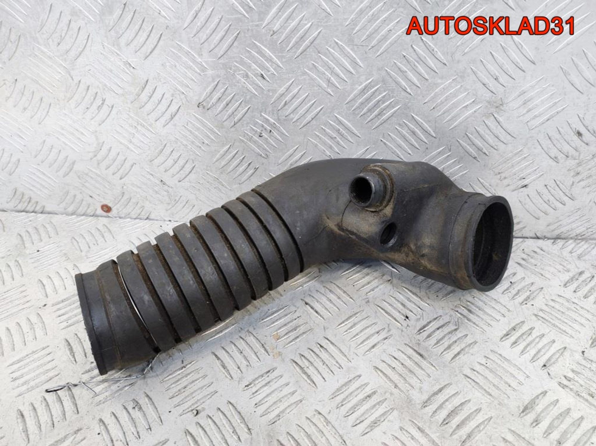 Патрубок воздушного фильтра VW Golf 3 1H0129627D, 2500 рублей, Дубовое