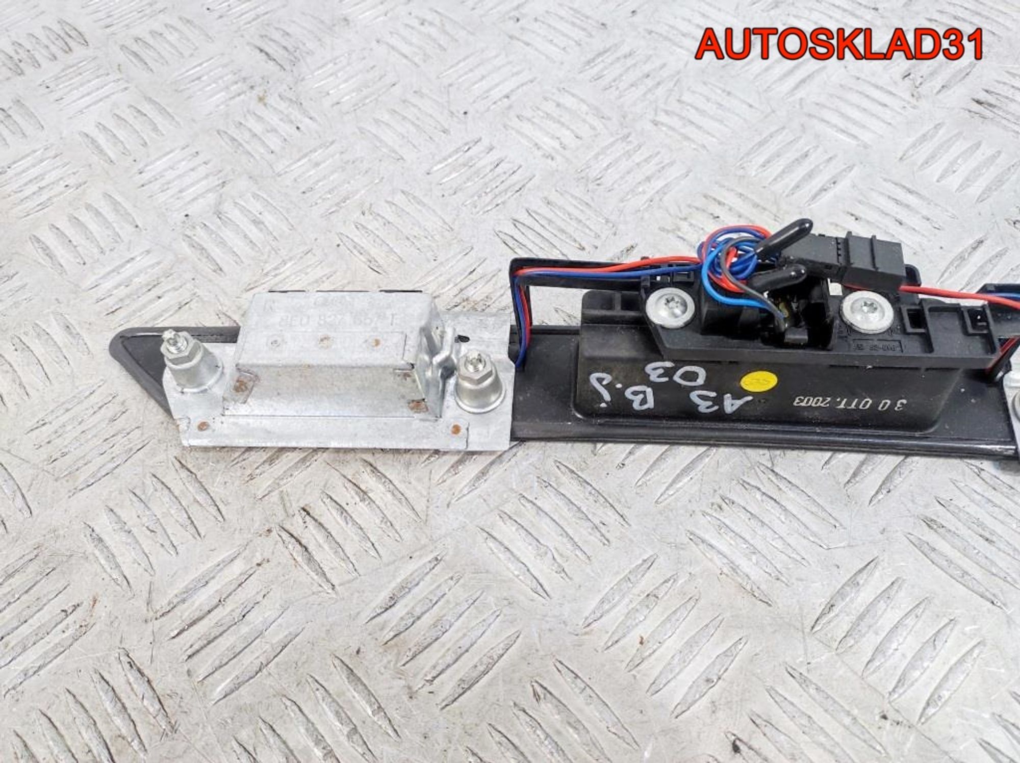 Накладка двери багажника Audi A3 8P 8P08275743FZ, 3200 рублей, Дубовое