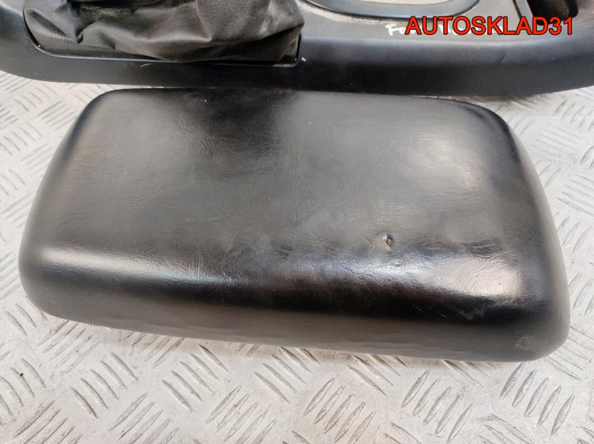 Подлокотник Ford Maverick 2 6L8478045A76, 4500 рублей, Дубовое