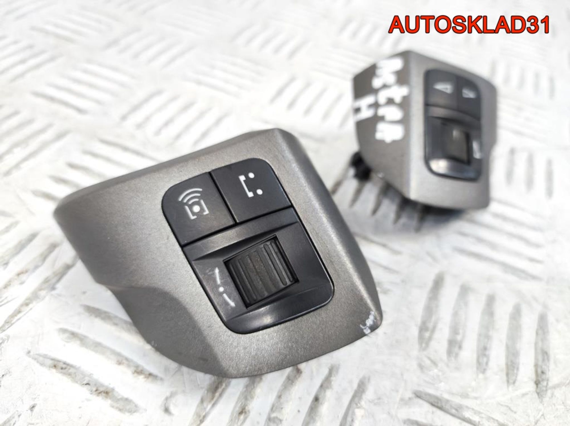 Кнопка в мультируль Opel Astra H 13126750, 1300 рублей, Дубовое